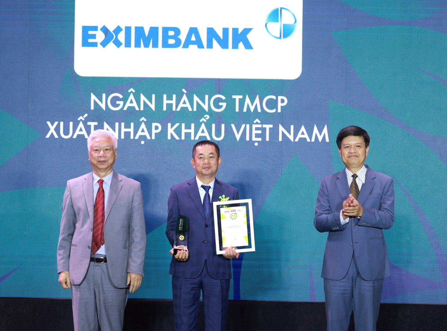 Eximbank nhận giải thưởng Thương hiệu mạnh Việt Nam 2024- Ảnh 1.