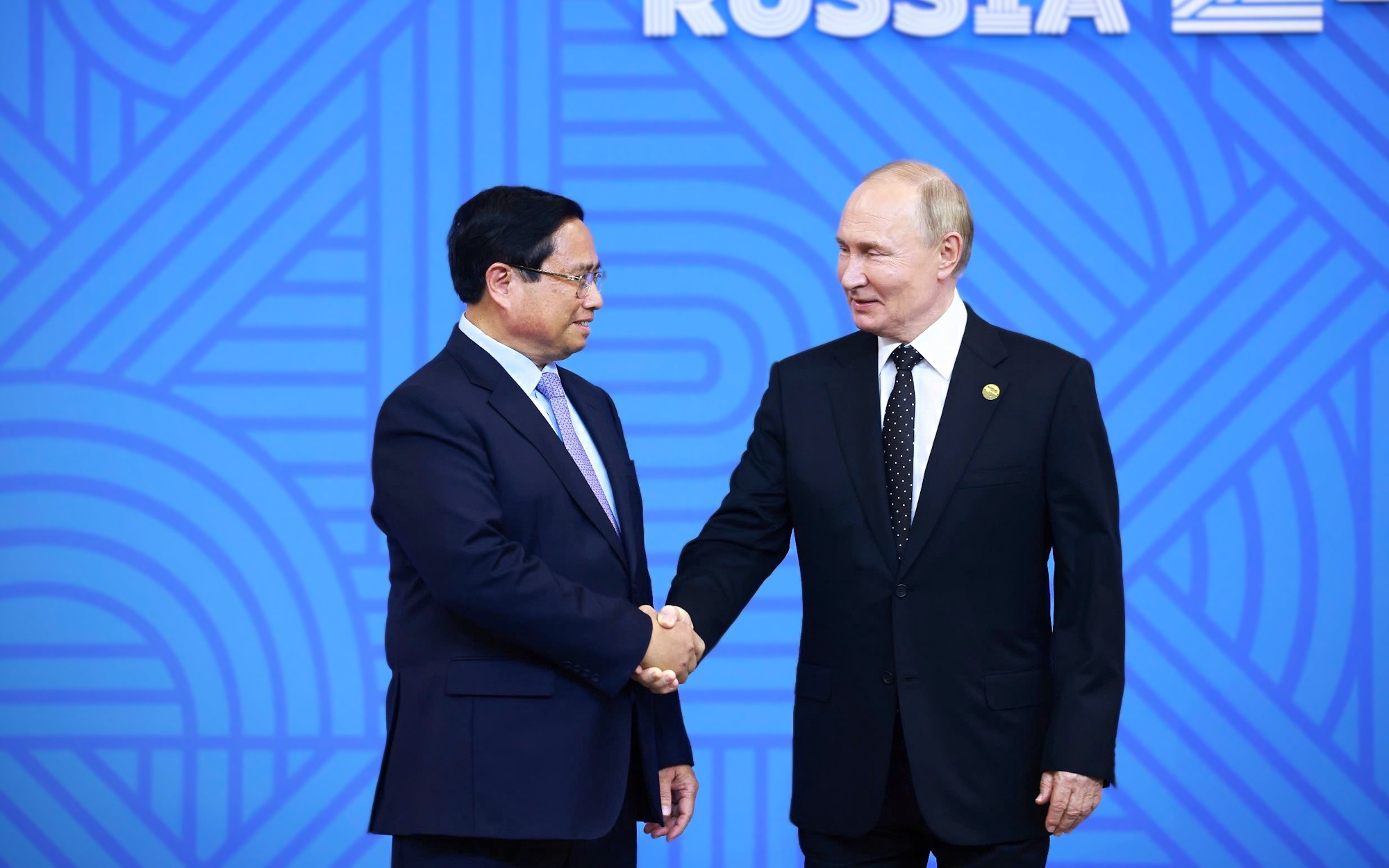 Tổng thống Nga Putin đón Thủ tướng Phạm Minh Chính dự Hội nghị BRICS mở rộng