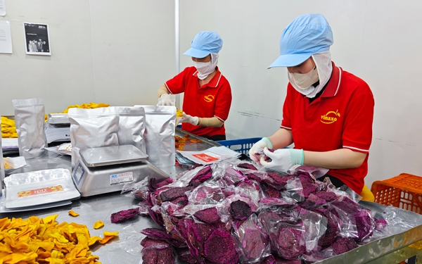 Nỗ lực b&igrave;nh ổn gi&aacute; thị trường Tết - Ảnh 3.