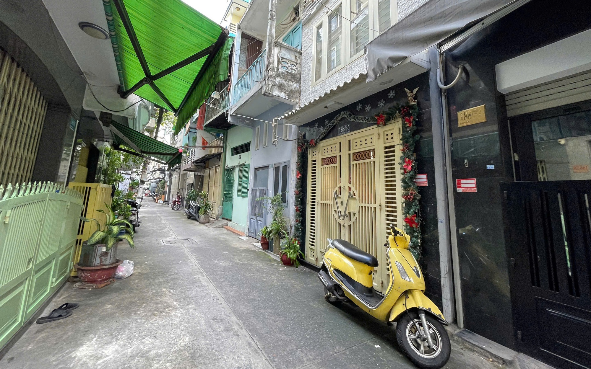 Bị khởi tố  v&igrave; đ&aacute;nh con 7 tuổi g&acirc;y 21 vết sẹo khắp cơ thể - Ảnh 2.