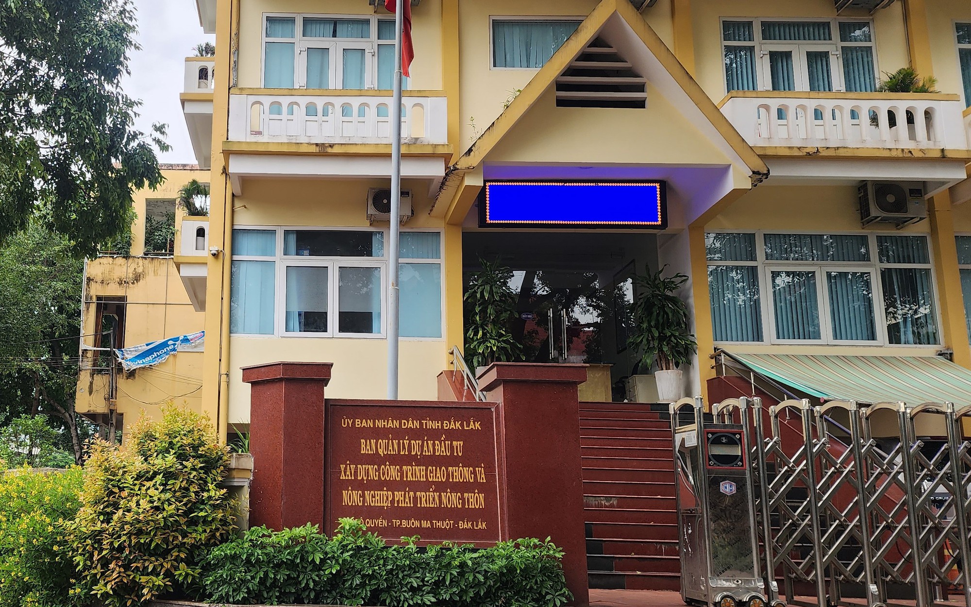 Miễn nhiệm Phó giám đốc Ban A vì sai phạm dự án đường ngàn tỉ ở Đắk Lắk - Ảnh 2. Miễn nhiệm Phó giám đốc Ban A vì sai phạm dự án đường ngàn tỉ ở Đắk Lắk - Ảnh 2.