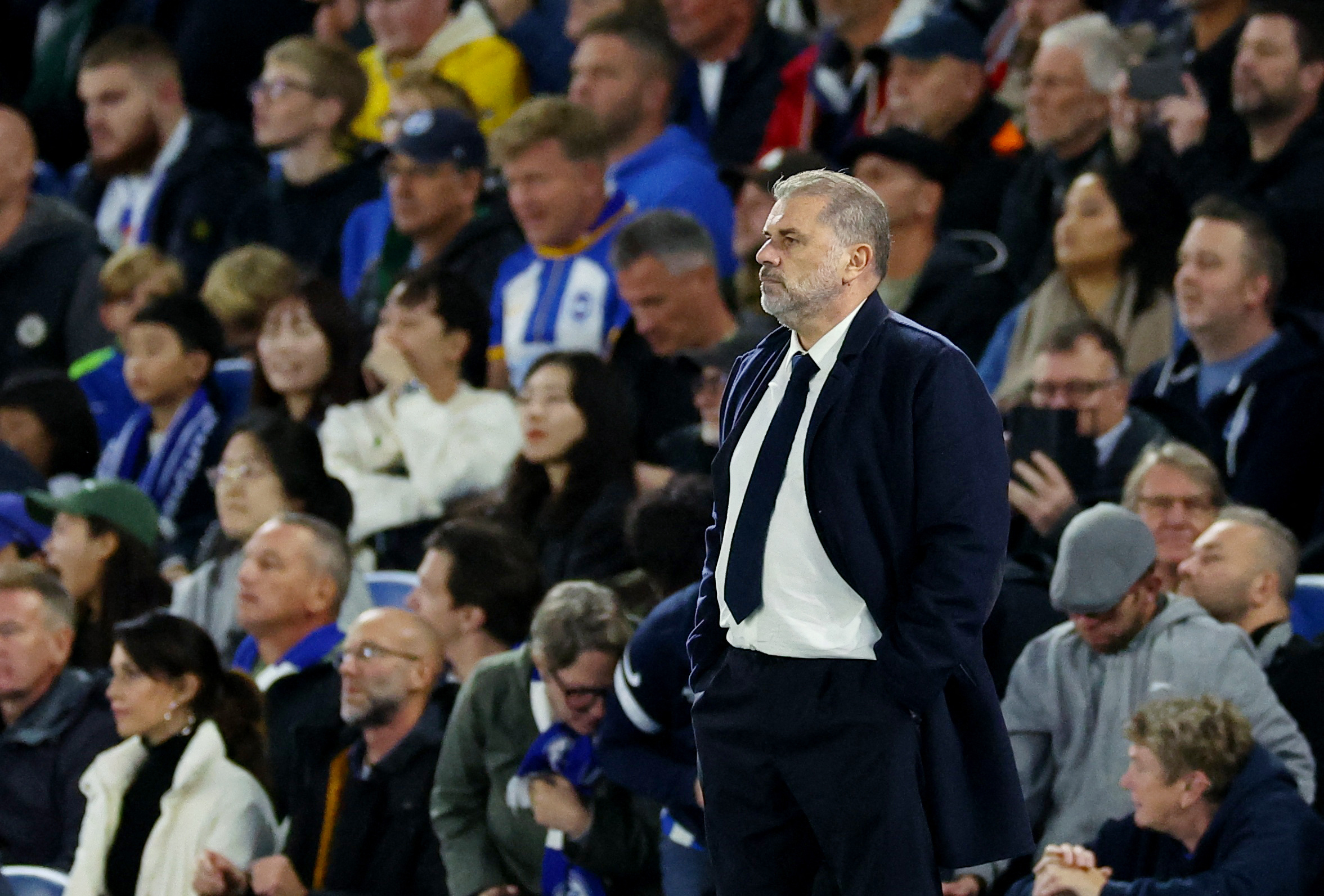 トッテナムがポステコグルー監督を解任、選手反乱の危険性 - 画像1。 Tottenham sa thải HLV Postecoglou, nguy cơ cầu thủ nổi loạn- Ảnh 1.