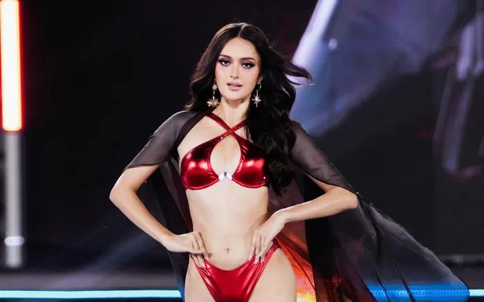 Miss Cosmo 2024 hứng 