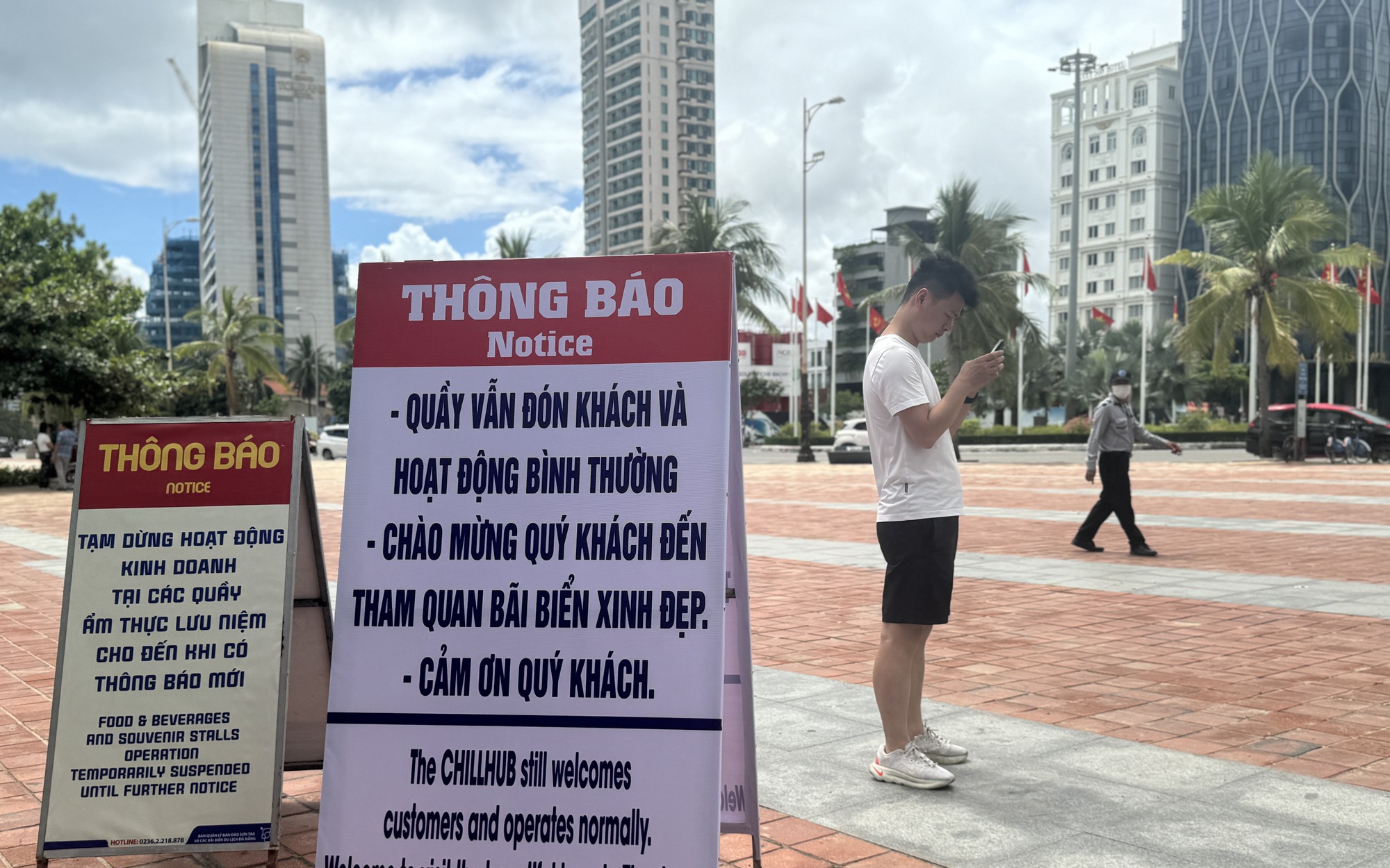 Bất ngờ với 2 thông báo trái ngược ở bãi biển Đà Nẵng