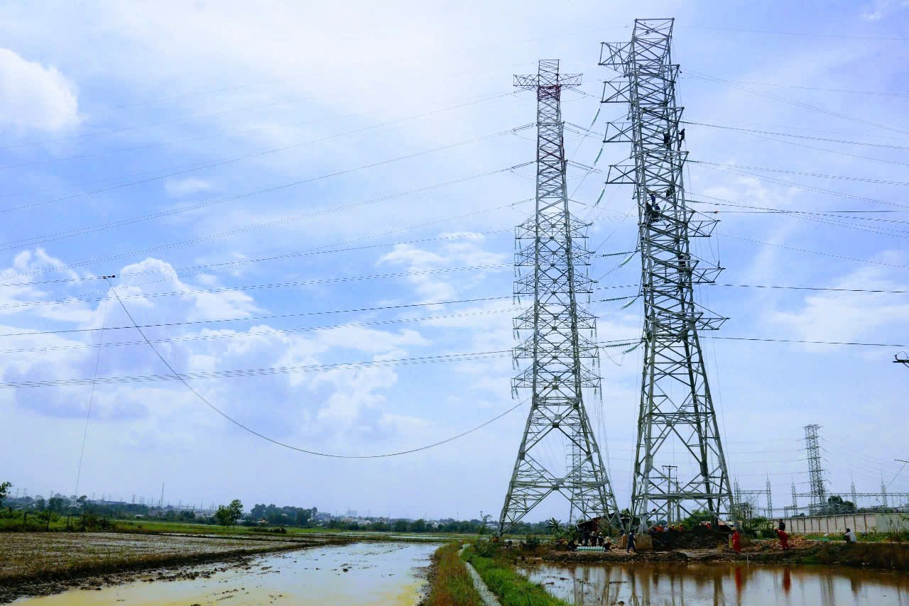 A tall metal towers in a field  Description automatically generated with medium confidence