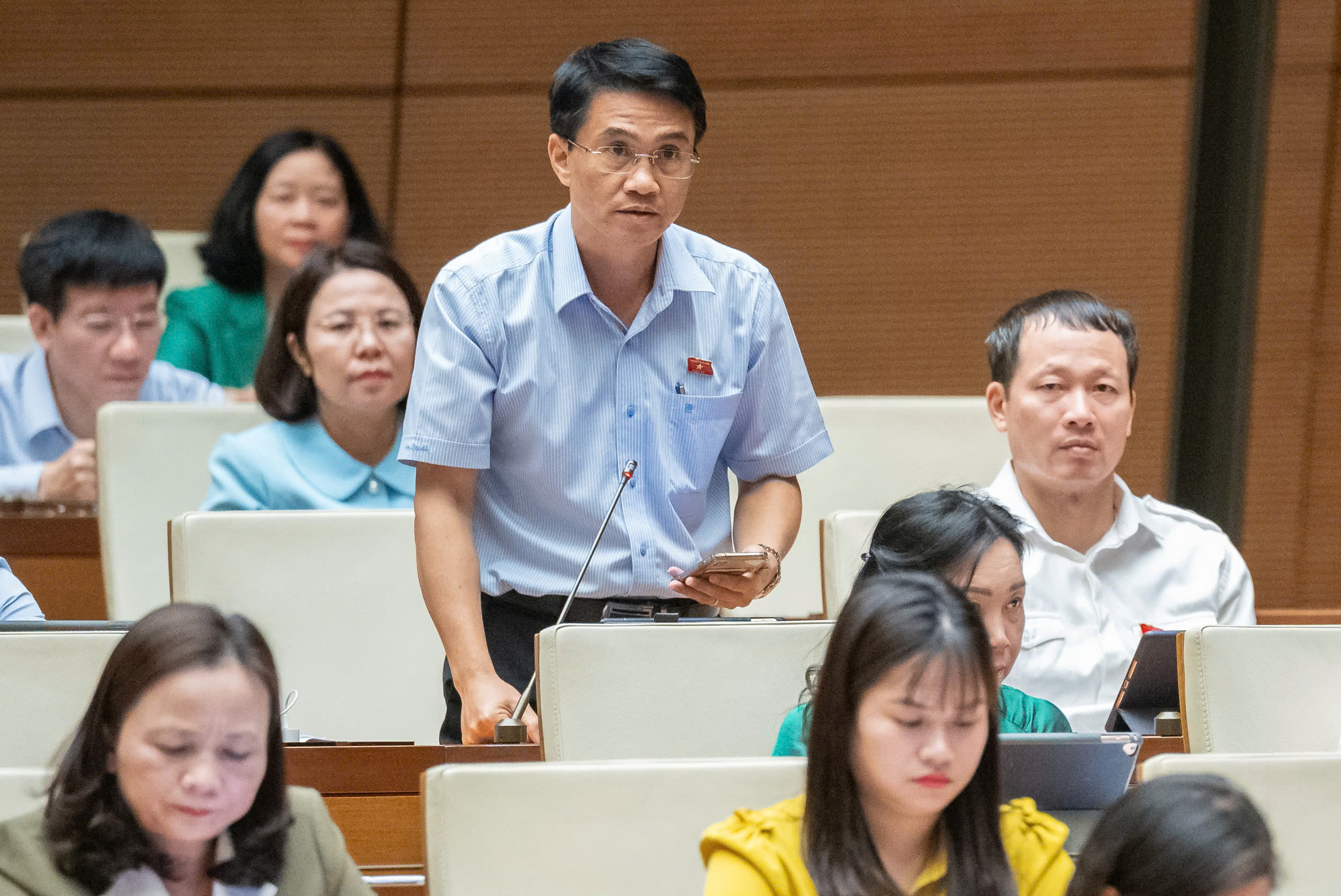 Đại biểu chất vấn Thống đốc về tình trạng Đại biểu chất vấn Thống đốc về tình trạng