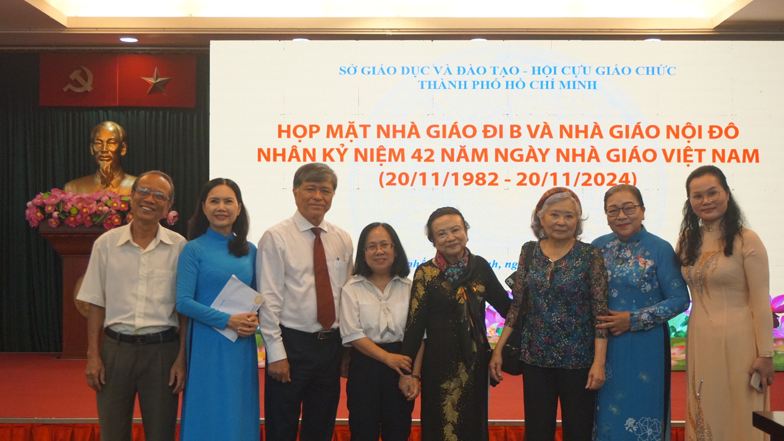 Wzruszające spotkanie nauczycieli zmierzających do szkoły B, nauczyciele w centrum miasta - zdjęcie 5. Xúc động cuộc gặp mặt của những nhà giáo đi B, nhà giáo nội đô- Ảnh 5.