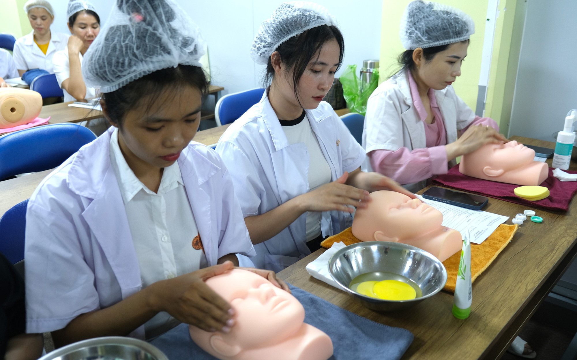 Đào tạo ngành chăm sóc sắc đẹp chuẩn Nhật Bản có gì lạ?- Ảnh 2.