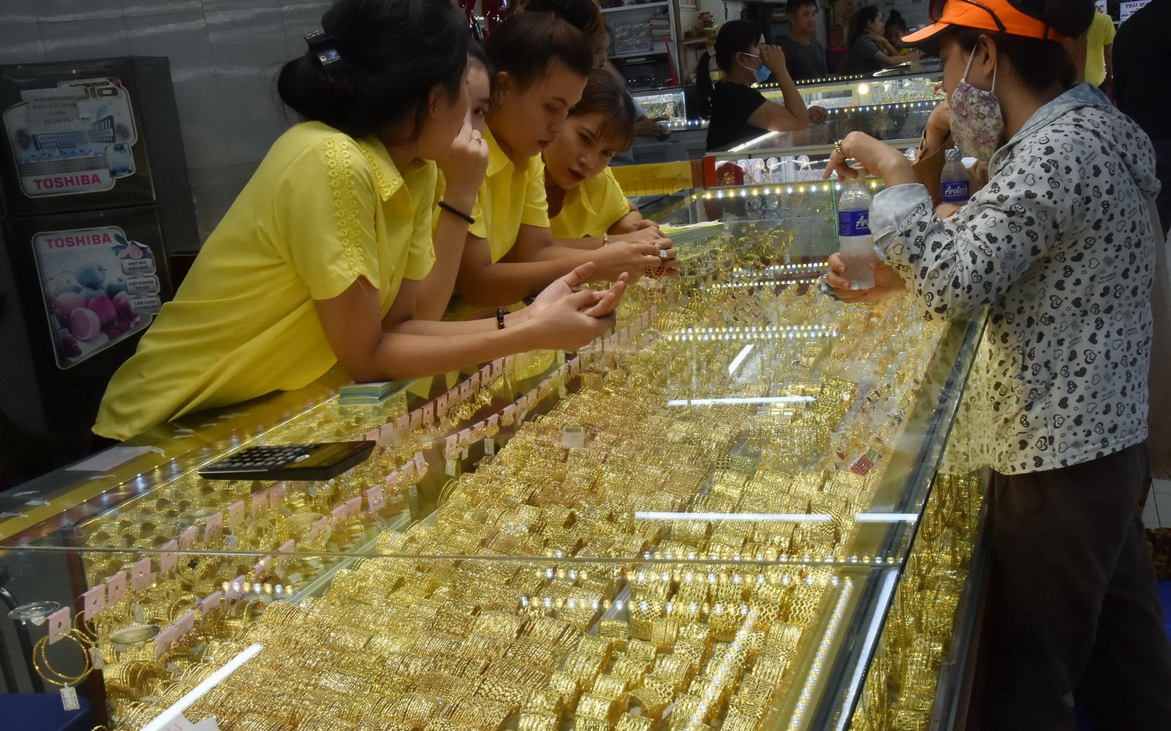 Giá vàng hôm nay, 12-11: Tiếp tục “bốc hơi” dữ dội