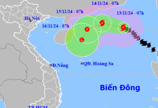 Bão số 8 suy yếu, miền Trung mưa lớn- Ảnh 1.