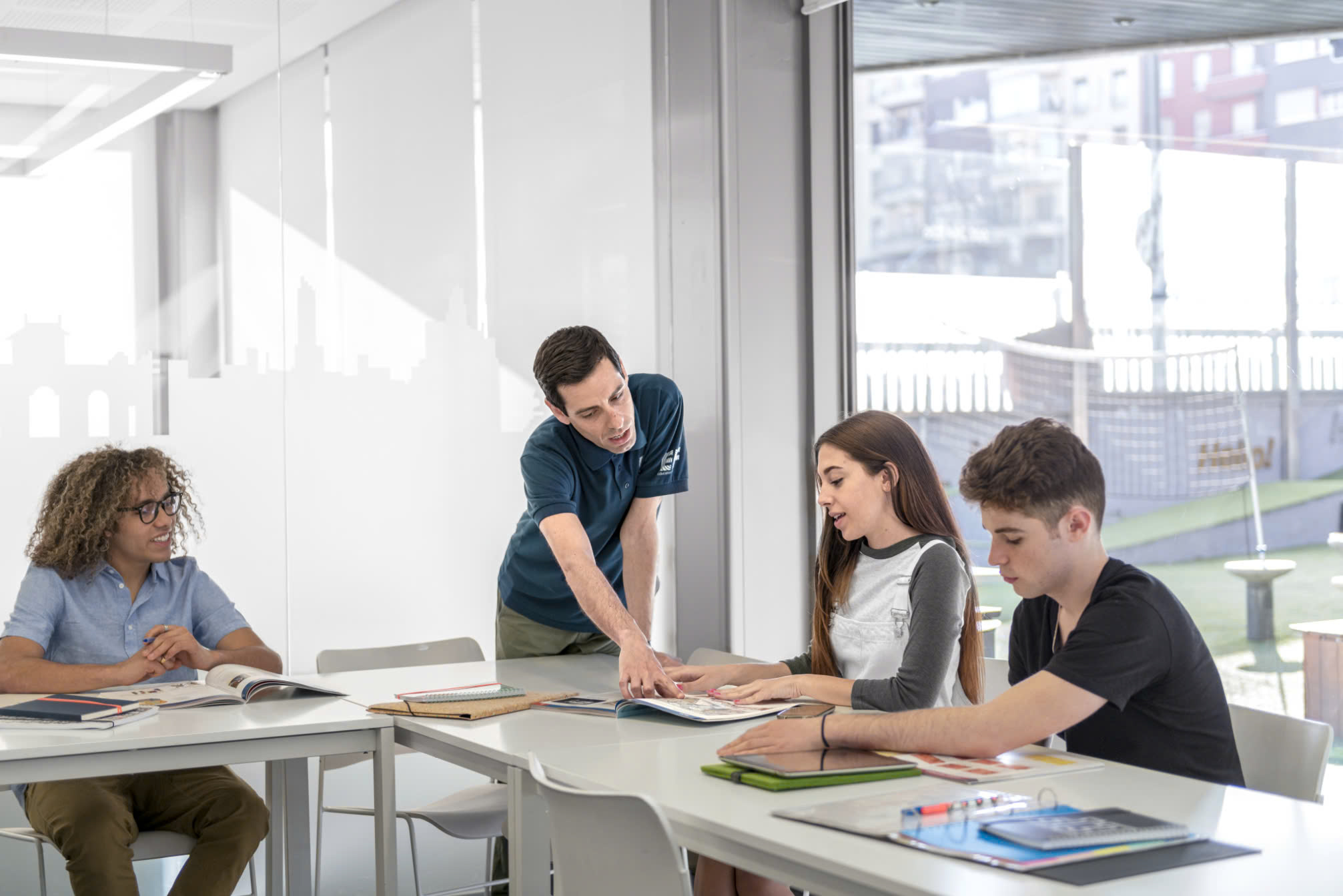 វៀតណាមជាប់ចំណាត់ថ្នាក់ទី ៦៣ ក្នុងចំណោមប្រទេសចំនួន ១១៦ ក្នុងសន្ទស្សន៍ជំនាញភាសាអង់គ្លេស - រូបថត ១. Việt Nam đứng thứ 63/116 quốc gia về chỉ số thông thạo tiếng Anh- Ảnh 1.