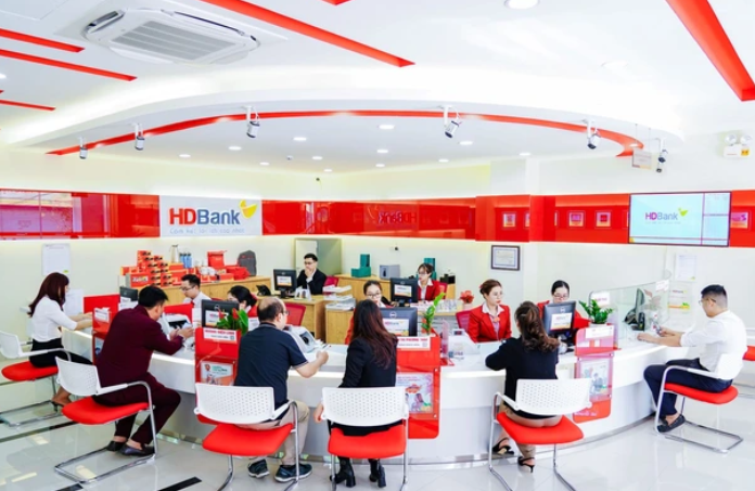 “Sếp lớn” ngân hàng đua nhau mua hàng trăm tỉ đồng cổ phiếu- Ảnh 1. “Sếp lớn” ngân hàng đua nhau mua hàng trăm tỉ đồng cổ phiếu- Ảnh 1.