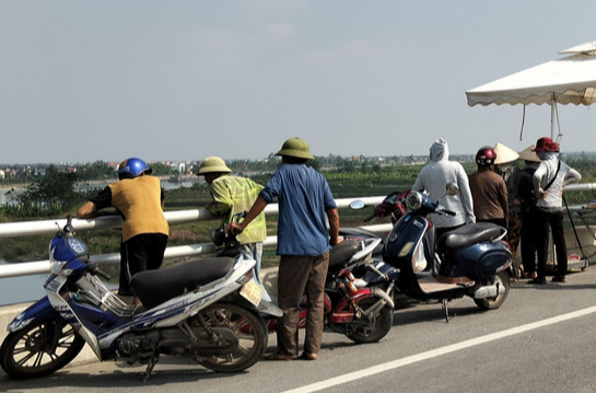 Nghi vấn cháu gái cứa cổ ông nội rồi nhảy xuống sông tự tử- Ảnh 2.