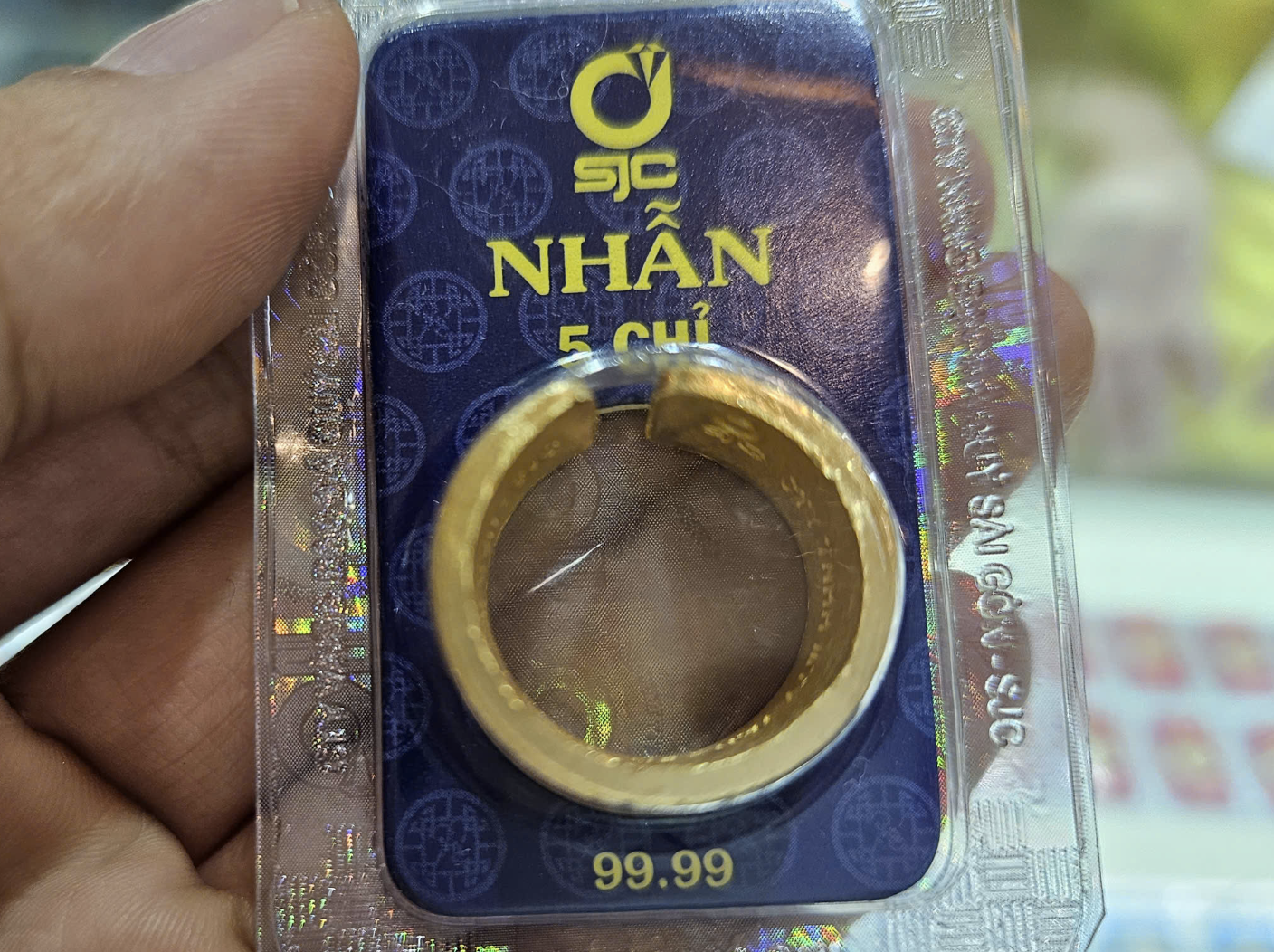 Tối 15-11, giá vàng nhẫn 99,99 tăng tiếp, vàng miếng SJC bất động- Ảnh 1. Tối 15-11, giá vàng nhẫn 99,99 tăng tiếp, vàng miếng SJC bất động- Ảnh 1.