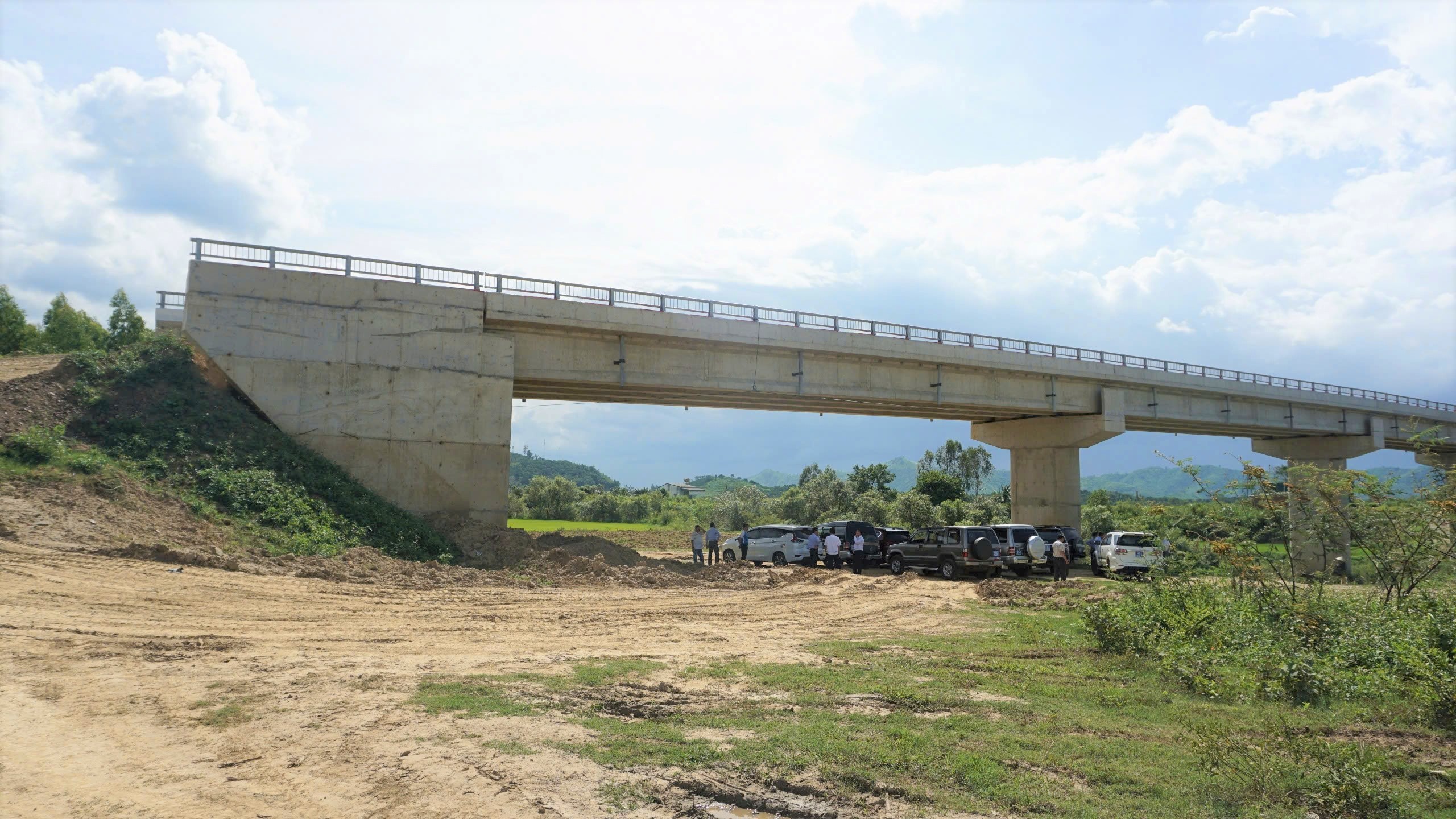 Đắk Lắk: Nhiều cây cầu chờ... đường, gây lãng phí- Ảnh 2. Đắk Lắk: Nhiều cây cầu chờ... đường, gây lãng phí- Ảnh 2.
