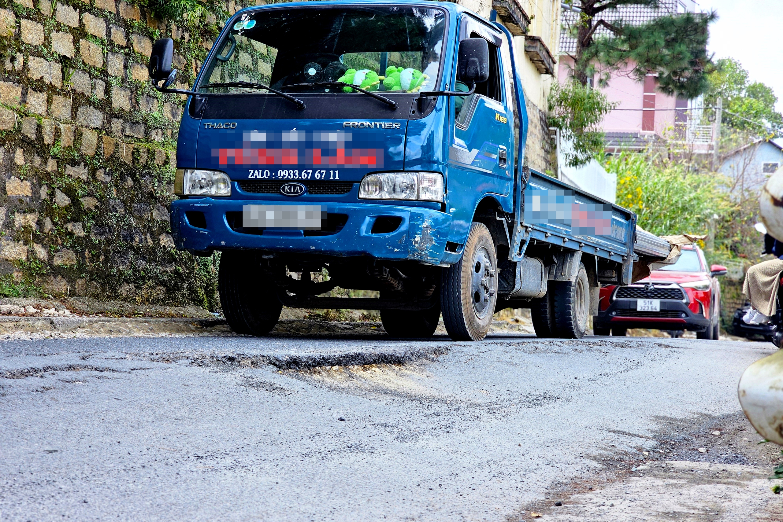 Đà Lạt: Đường lún nặng, taluy nứt khiến người dân bất an- Ảnh 11.