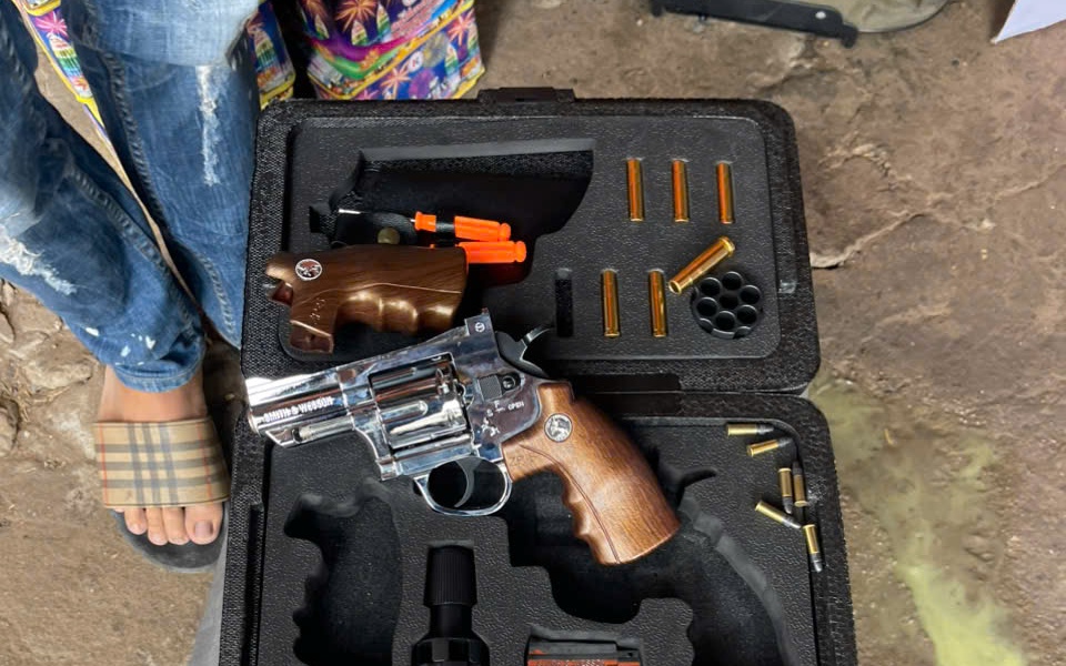 Triệt phá đường dây chế tạo súng bán trái phép tại Đắk Lắk năm 2026 - Ảnh 3. Triệt phá đường dây chế tạo súng bán trái phép tại Đắk Lắk năm 2026 - Ảnh 3.