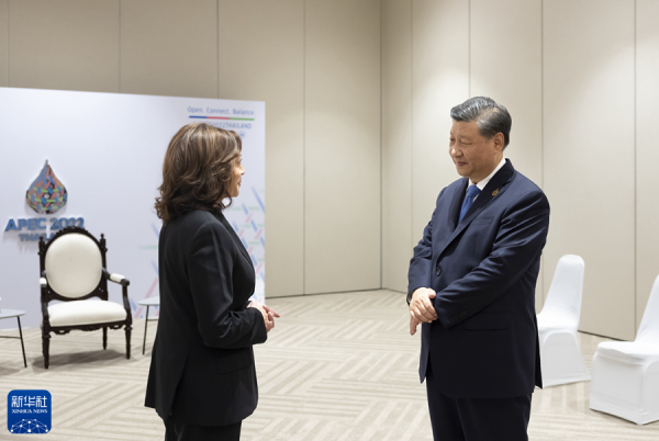 President Xi Jinping Has a Brief Exchange with U.S. Vice President Kamala Harris. Ành: mfa.gov.cn