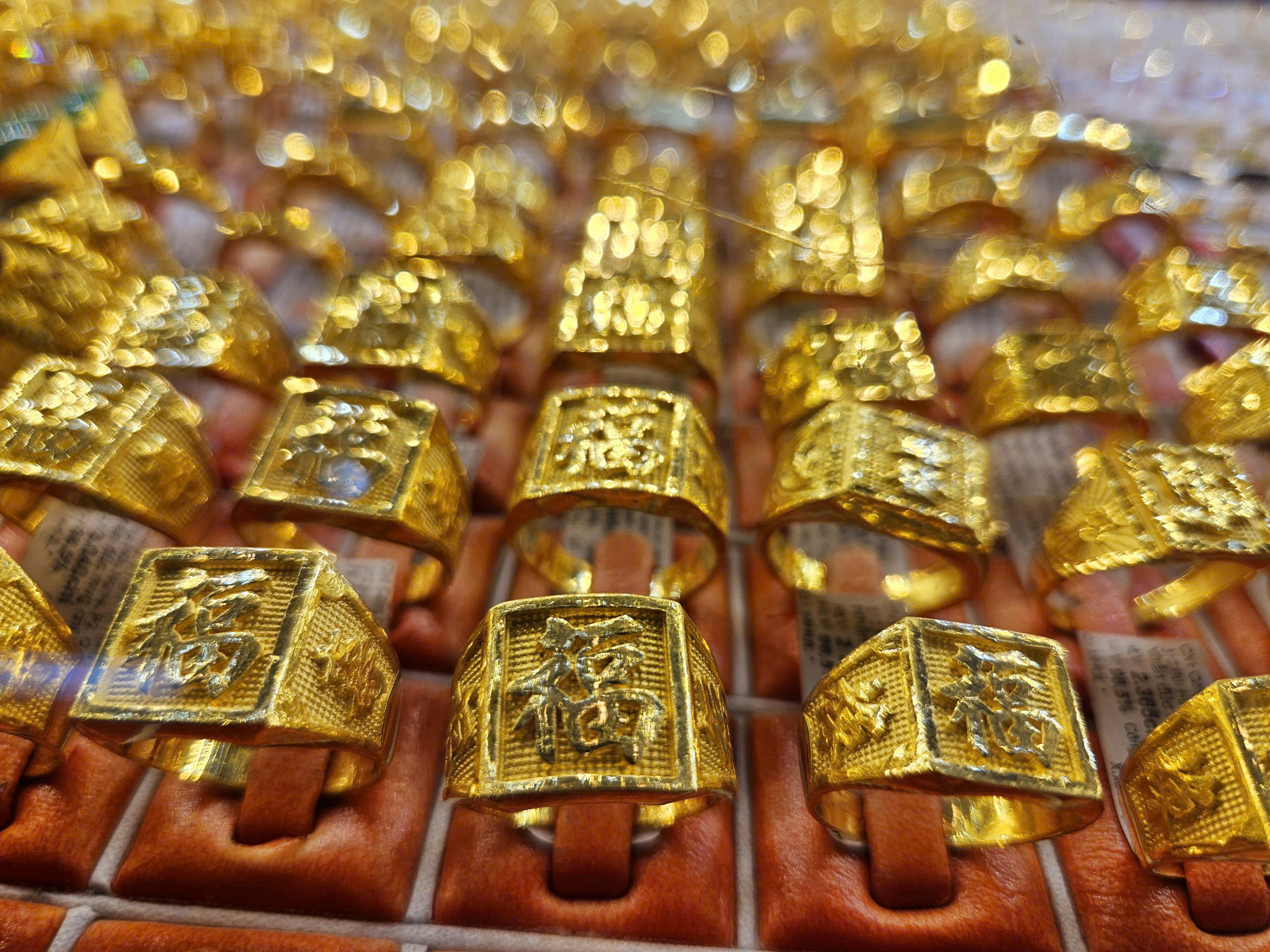 Sáng 5-11, giá vàng SJC đứng yên, vàng nhẫn 99,99 đi xuống - Ảnh 1. Sáng 5-11, giá vàng SJC đứng yên, vàng nhẫn 99,99 đi xuống - Ảnh 1.