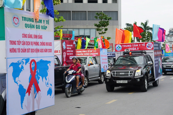 Xe cổ động các quận, huyện hưởng ứng Tháng Hành động quốc gia phòng chống HIV/AIDS 2024 và ngày Thế giới phòng chống AIDS