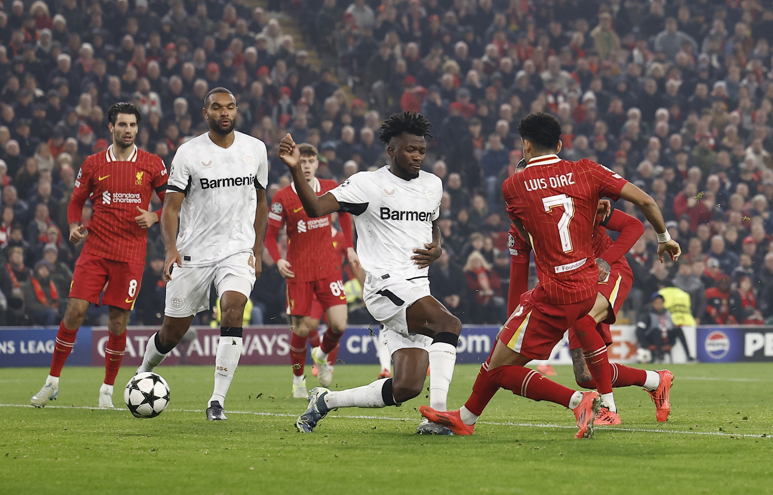 Thắng hủy diệt Leverkusen, Liverpool lên ngôi đầu bảng Champions League