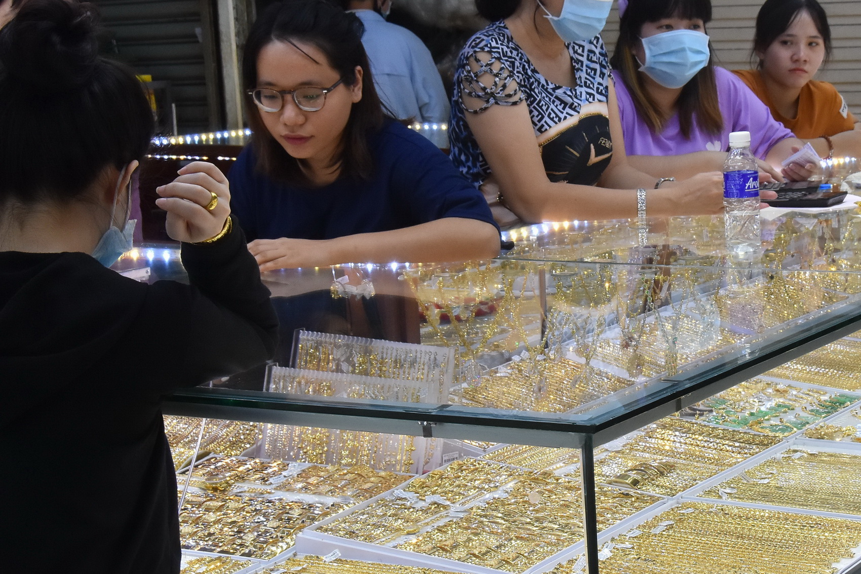 Giá vàng hôm nay, 8-11: Đảo chiều đi lên- Ảnh 1. Giá vàng hôm nay, 8-11: Đảo chiều đi lên- Ảnh 1.