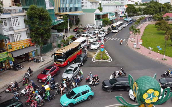 Du lịch Nha Trang lúng túng vì tắc đường