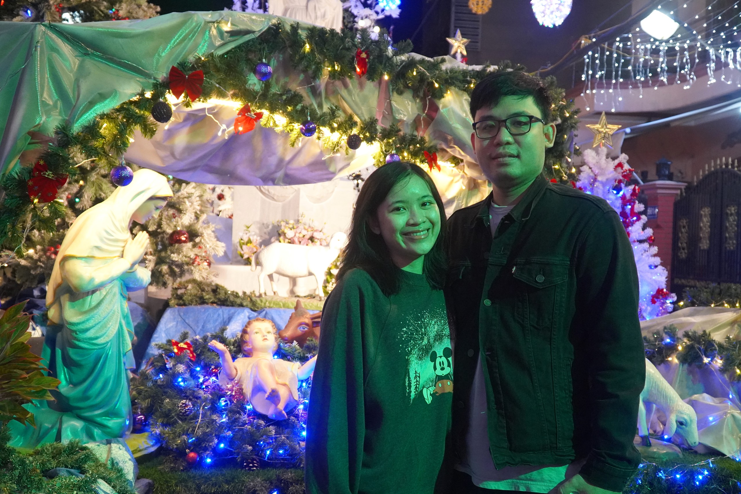 VIDEO: Muchos barrios católicos de Ciudad Ho Chi Minh están llenos de vida para recibir la Navidad - Foto 14. VIDEO: Nhiều xóm đạo tại TP HCM rộn ràng đón Giáng sinh- Ảnh 14.