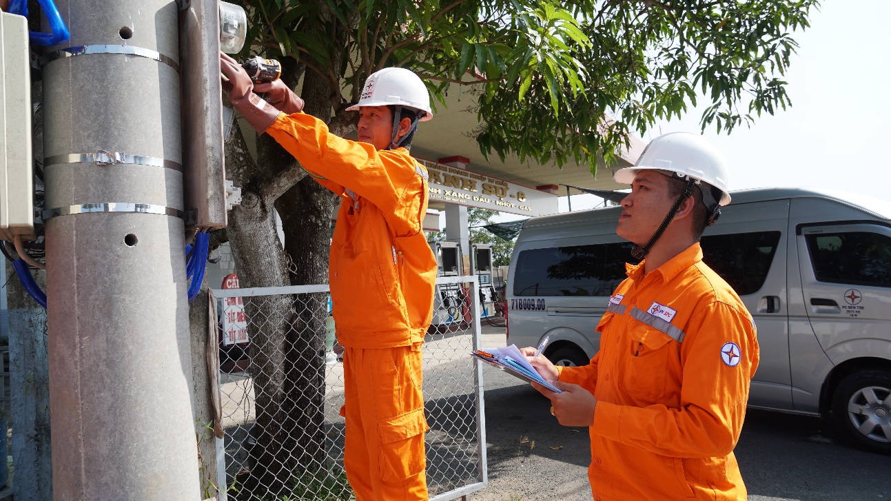 Gắn biển công trình chuyển đổi số quan trọng của ngành điện lực tại Bến Tre- Ảnh 5.