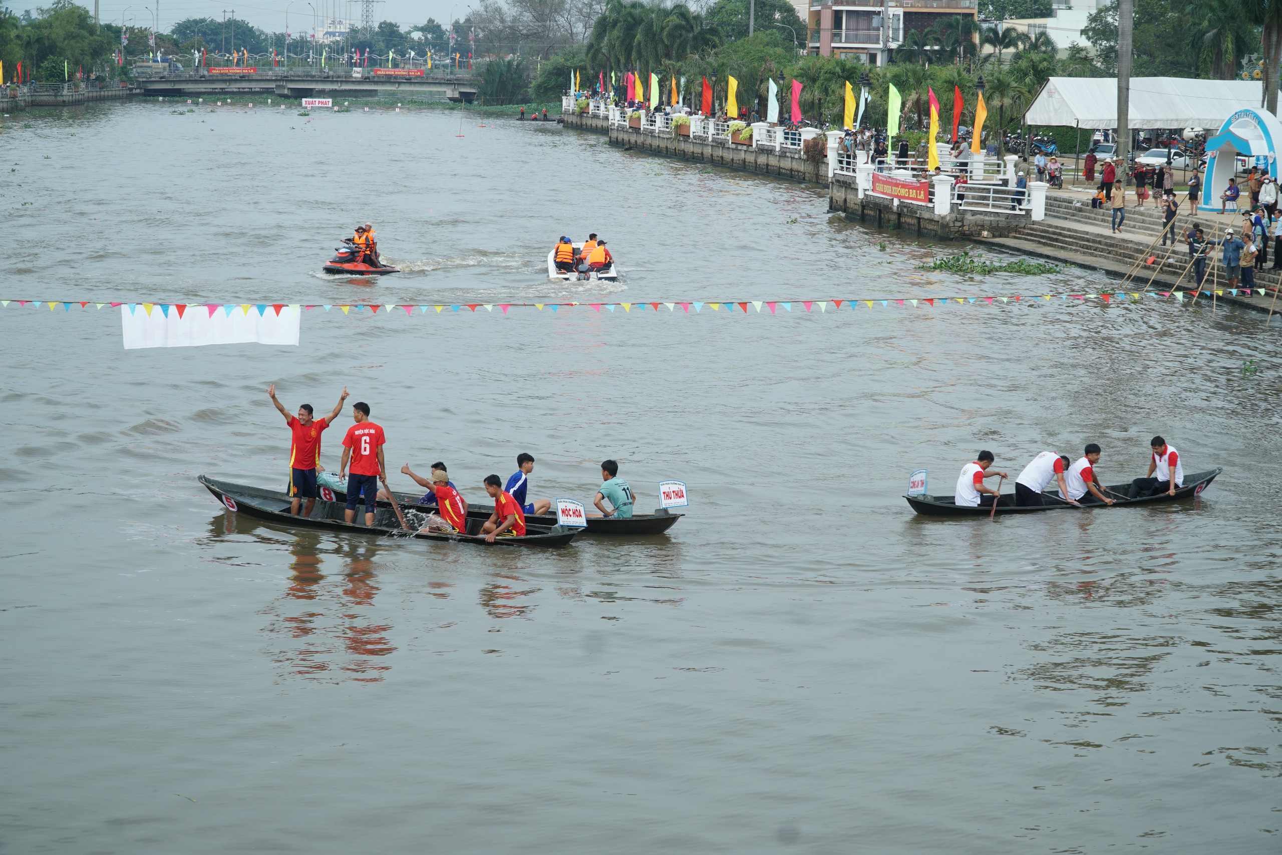 Bám đuổi quyết liệt tại Giải Đua xuồng ba lá ở Long An- Ảnh 15.