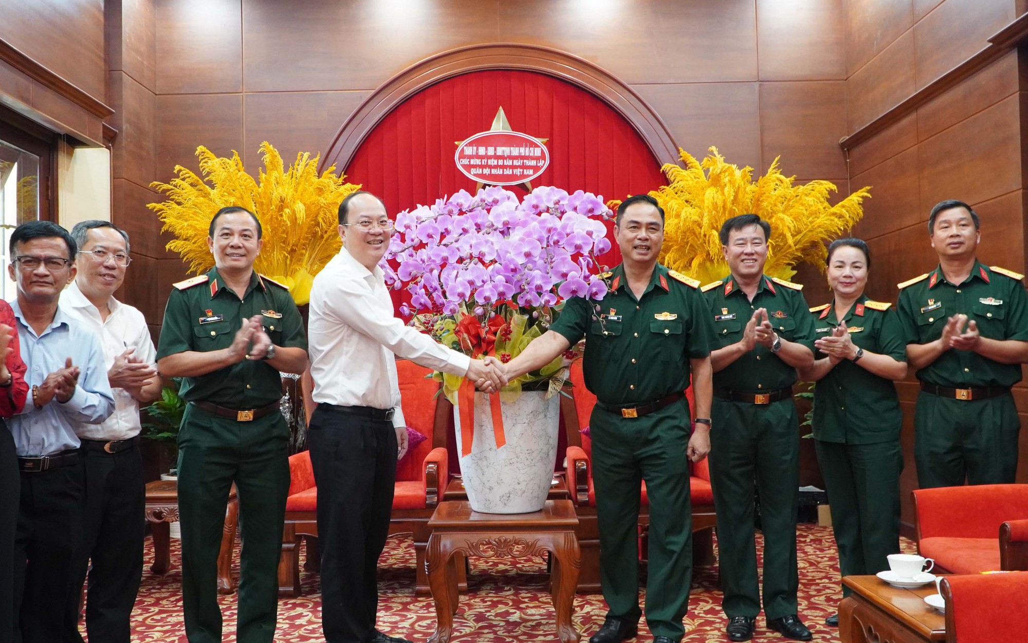 Quân khu 7 trao Bằng khen cho các tập thể, cá nhân xuất sắc trong phối hợp tuyên truyền - Ảnh 3.