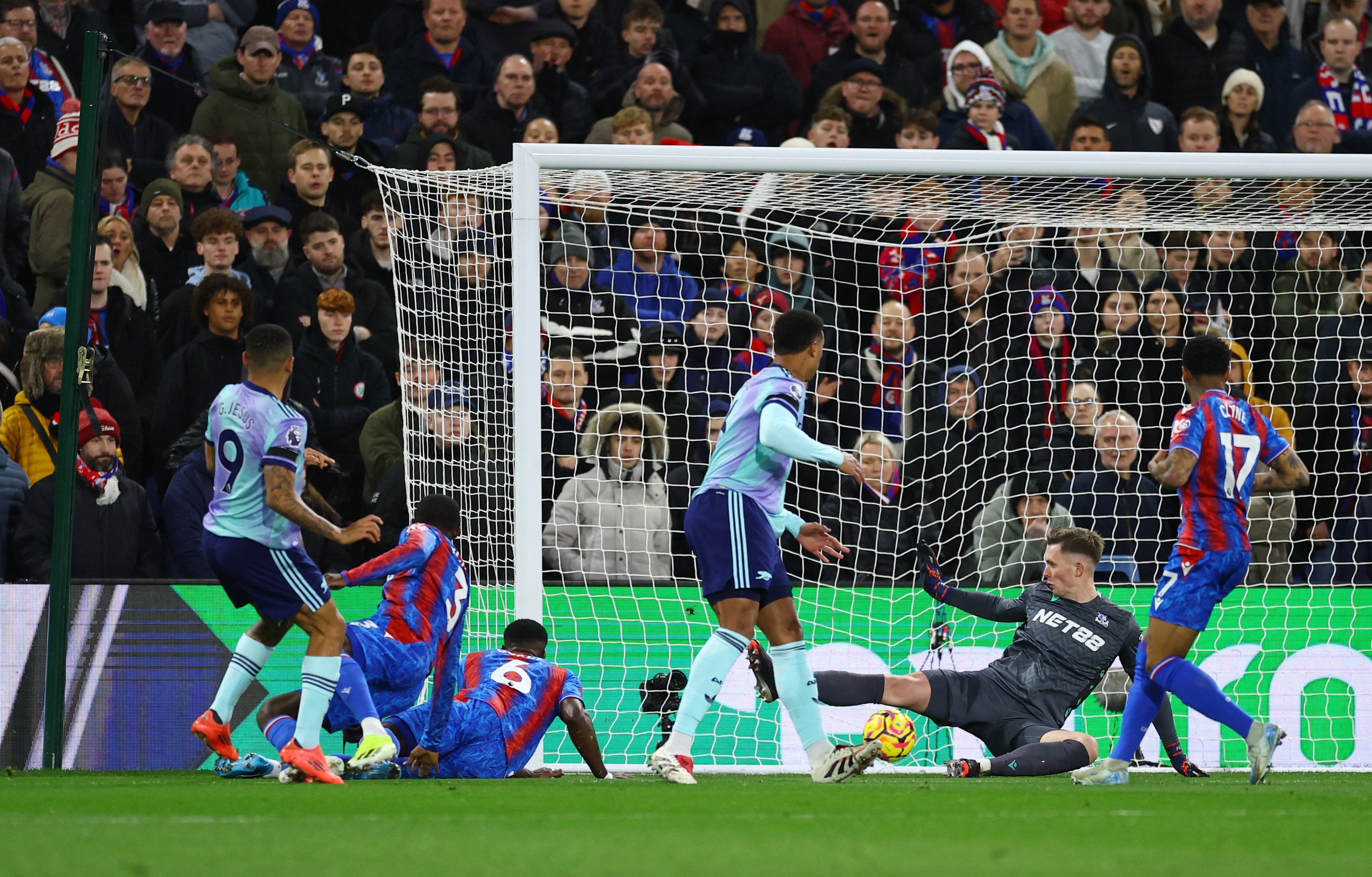 Đè bẹp chủ nhà Crystal Palace, Arsenal vững chân Top 3 Ngoại hạng- Ảnh 2.