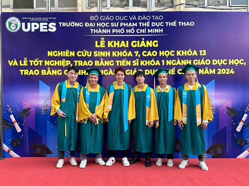 Sáu thành viên Học viện HAGL khóa 1 có mặt nhận bằng tốt nghiệp ĐHSP TDTT TP HCM loại giỏi (từ trái sang): Xuân Trường, Đông Triều, Tuấn Anh, Công Phượng, Văn Sơn, Anh TàiẢnh: ĐỨC ANH