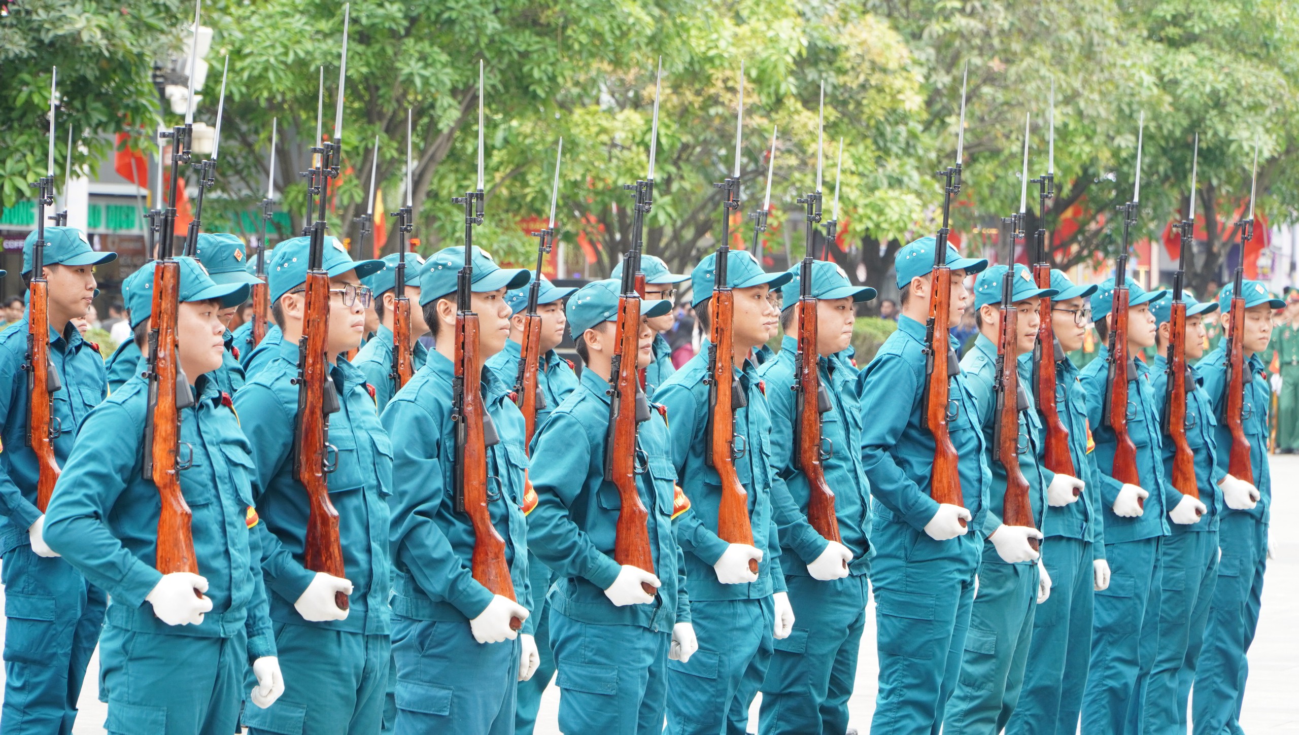 Ấn tượng những màn biểu diễn đặc sắc của hàng ngàn quân dân trên Phố đi bộ Nguyễn Huệ- Ảnh 22.