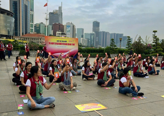 Các thí sinh tham gia Hội thi “Rung chuông vàng”