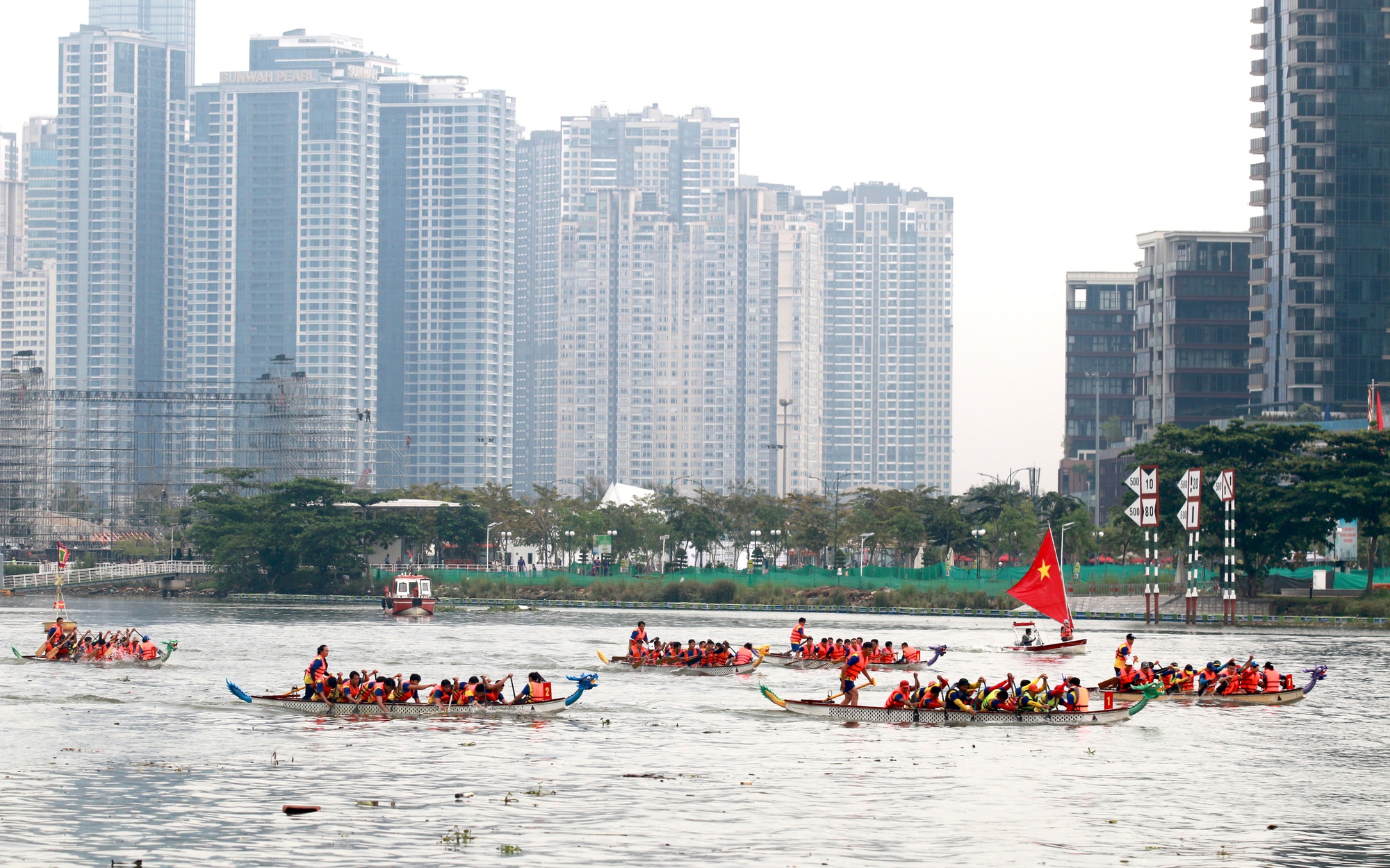 Sôi nổi Giải Vô địch đua thuyền truyền thống TP HCM mở rộng 2024