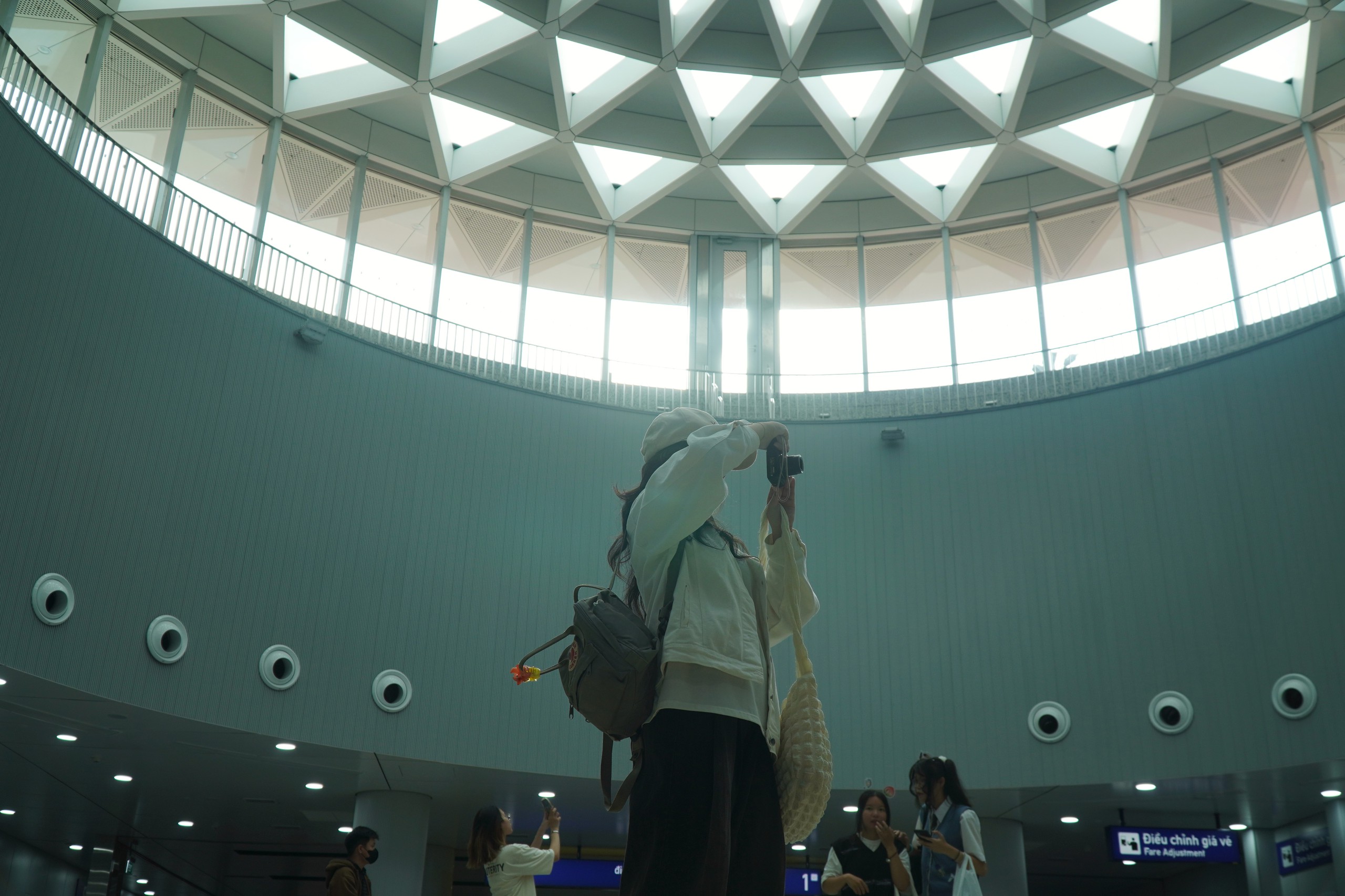 วิดีโอ: สถานีรถไฟใต้ดินหมายเลข 1 กลายเป็นจุดเช็คอิน VIDEO: Ga metro số 1 trở thành điểm check-in