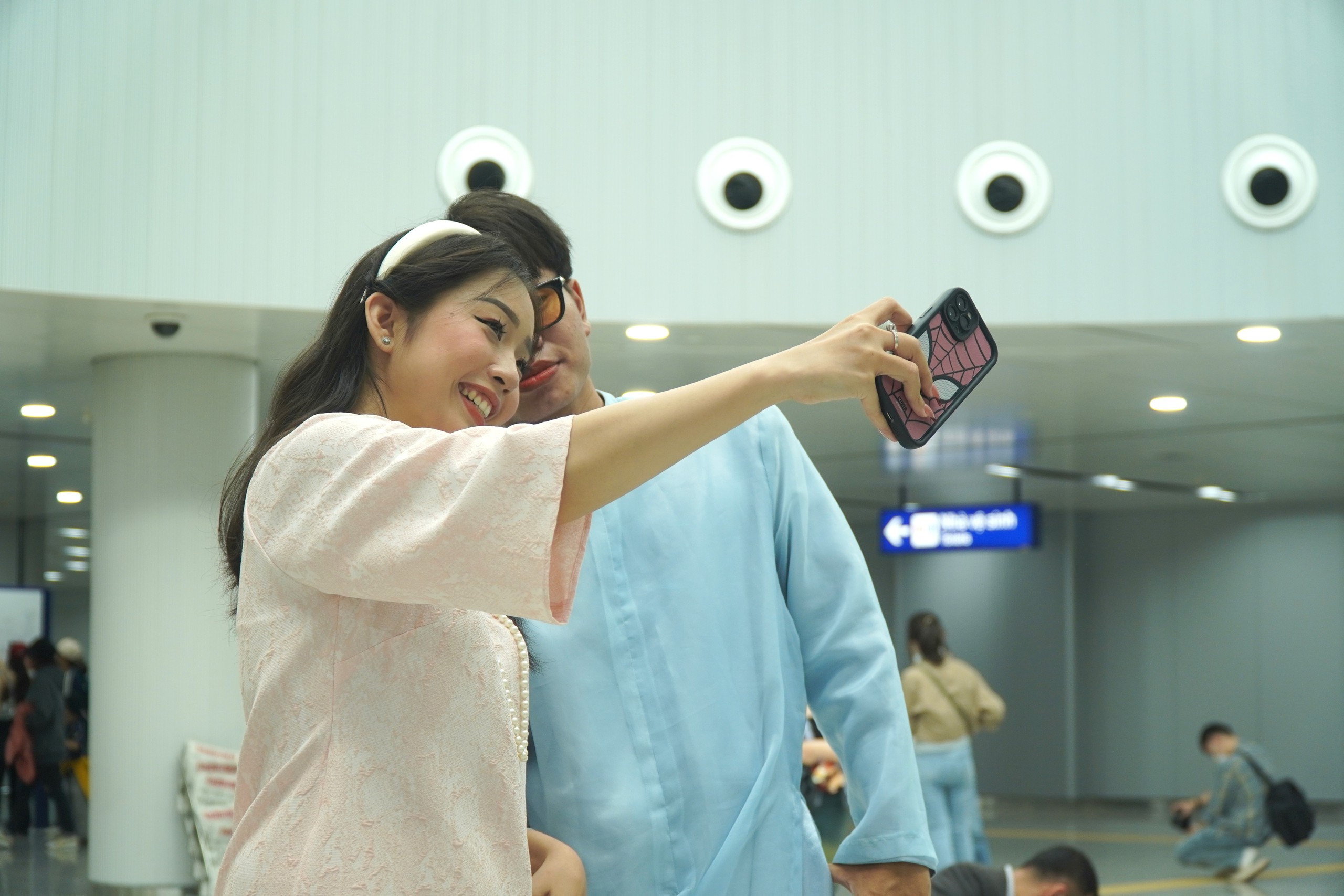 วิดีโอ: สถานีรถไฟใต้ดินหมายเลข 1 กลายเป็นจุดเช็คอิน VIDEO: Ga metro số 1 trở thành điểm check-in