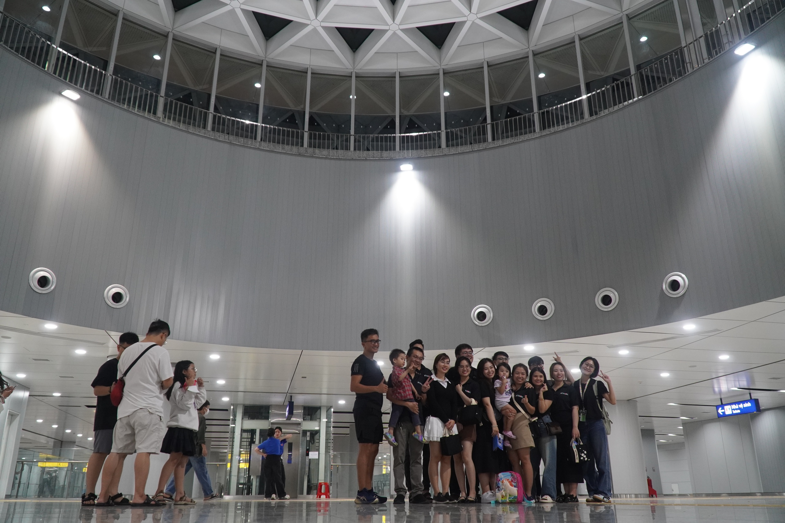 วิดีโอ: สถานีรถไฟใต้ดินหมายเลข 1 กลายเป็นจุดเช็คอิน VIDEO: Ga metro số 1 trở thành điểm check-in