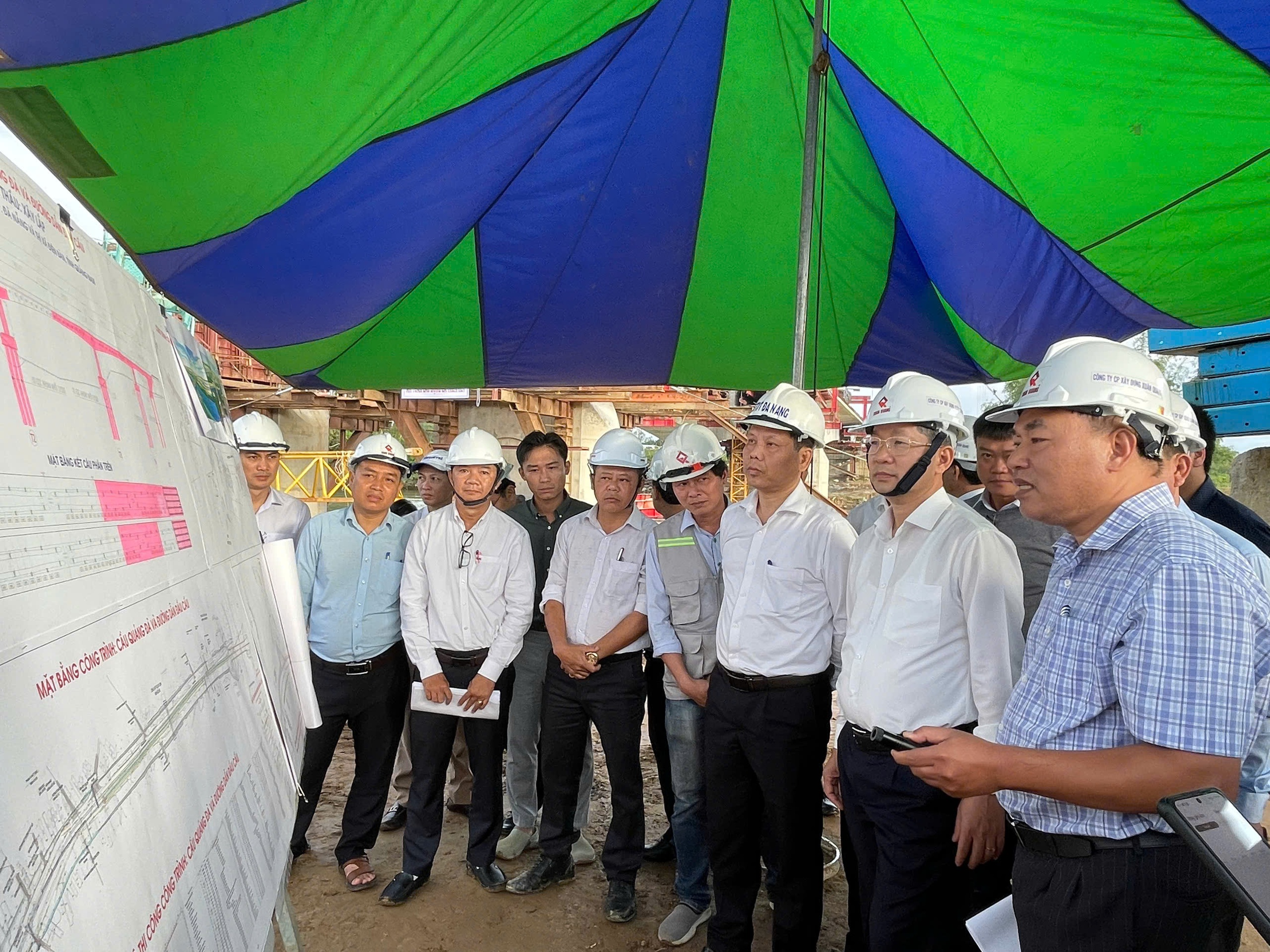 THI CÔNG XÂY DỰNG CÔNG TRÌNH DÂN DỤNG VÀ HẠ TẦNG TẠI QUẢNG ĐÀ