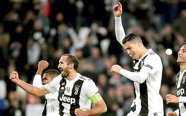 Huyền thoại Juventus chọn Ronaldo xuất sắc hơn Messi