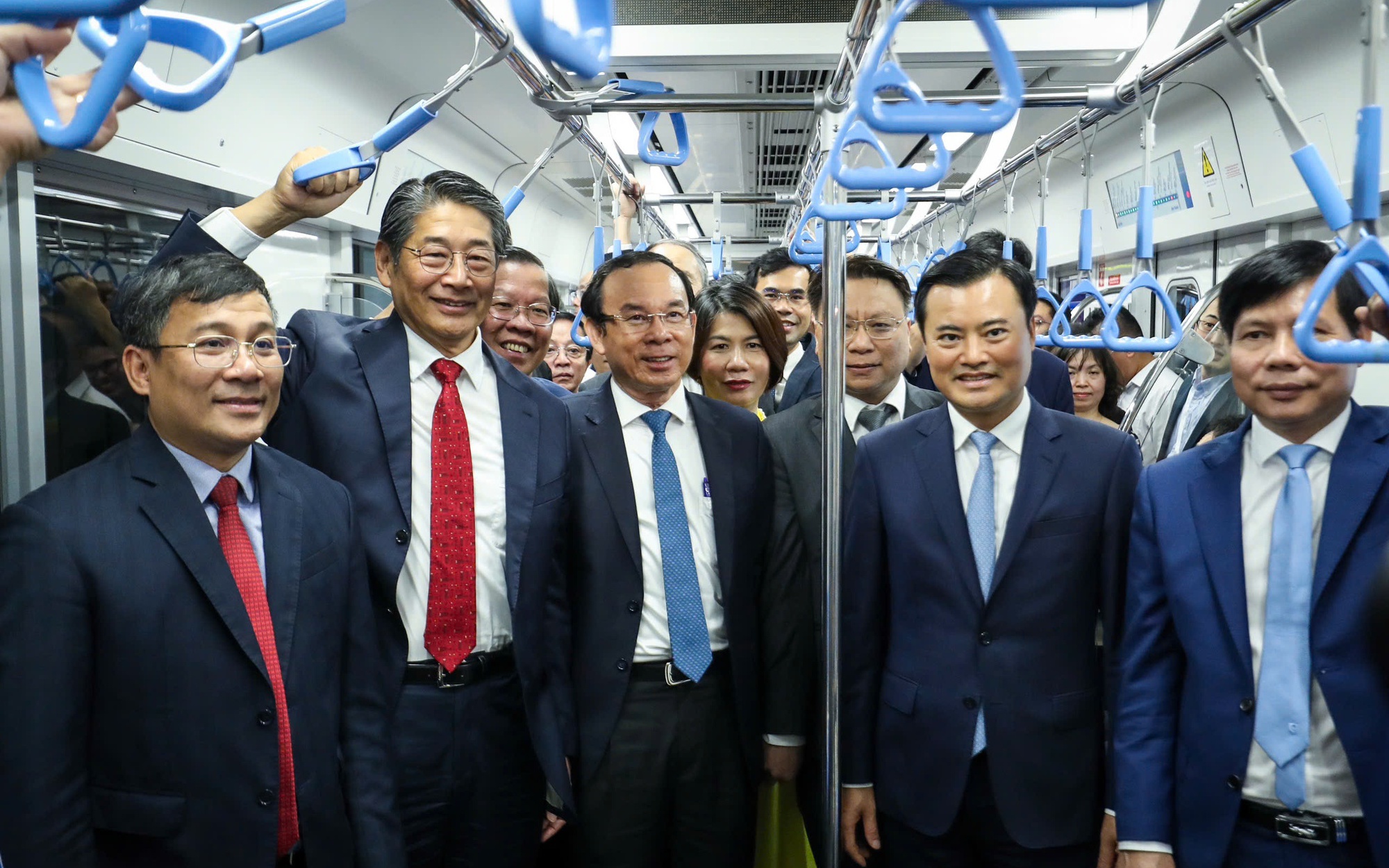 TPHCM công bố 10 dấu ấn nổi bật năm 2025 gắn liền kỷ niệm 50 năm Giải phóng miền Nam - Ảnh 2. TPHCM công bố 10 dấu ấn nổi bật năm 2025 gắn liền kỷ niệm 50 năm Giải phóng miền Nam - Ảnh 2.