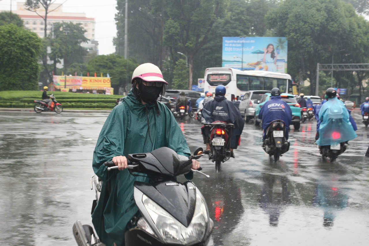 Thời tiết TP HCM hôm nay, 7-12: Mưa rải rác vào ban ngày- Ảnh 1.