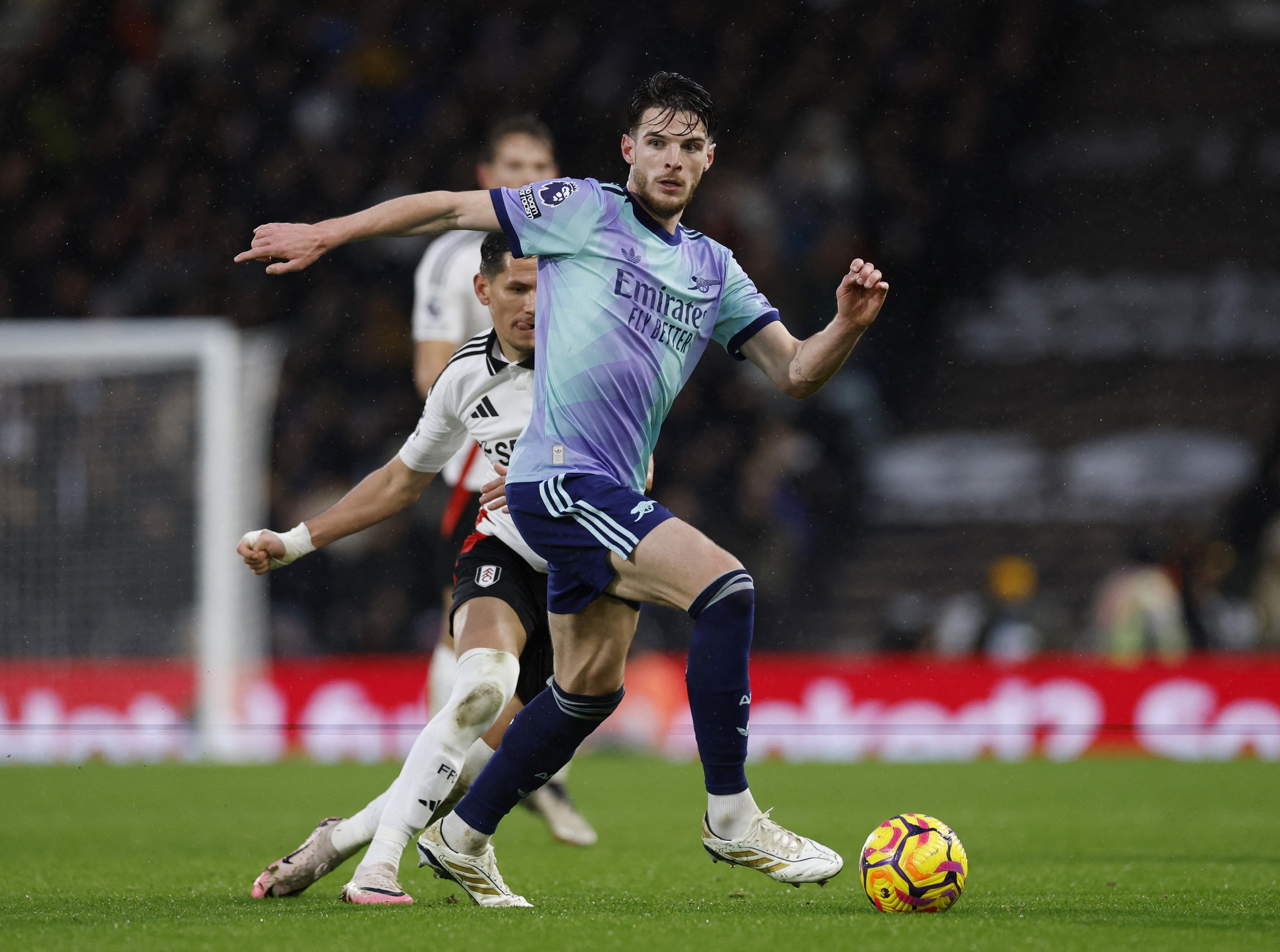 Arsenal bị ngáng chân ở Craven Cottage, lỡ cơ hội áp sát Liverpool - Ảnh 1.