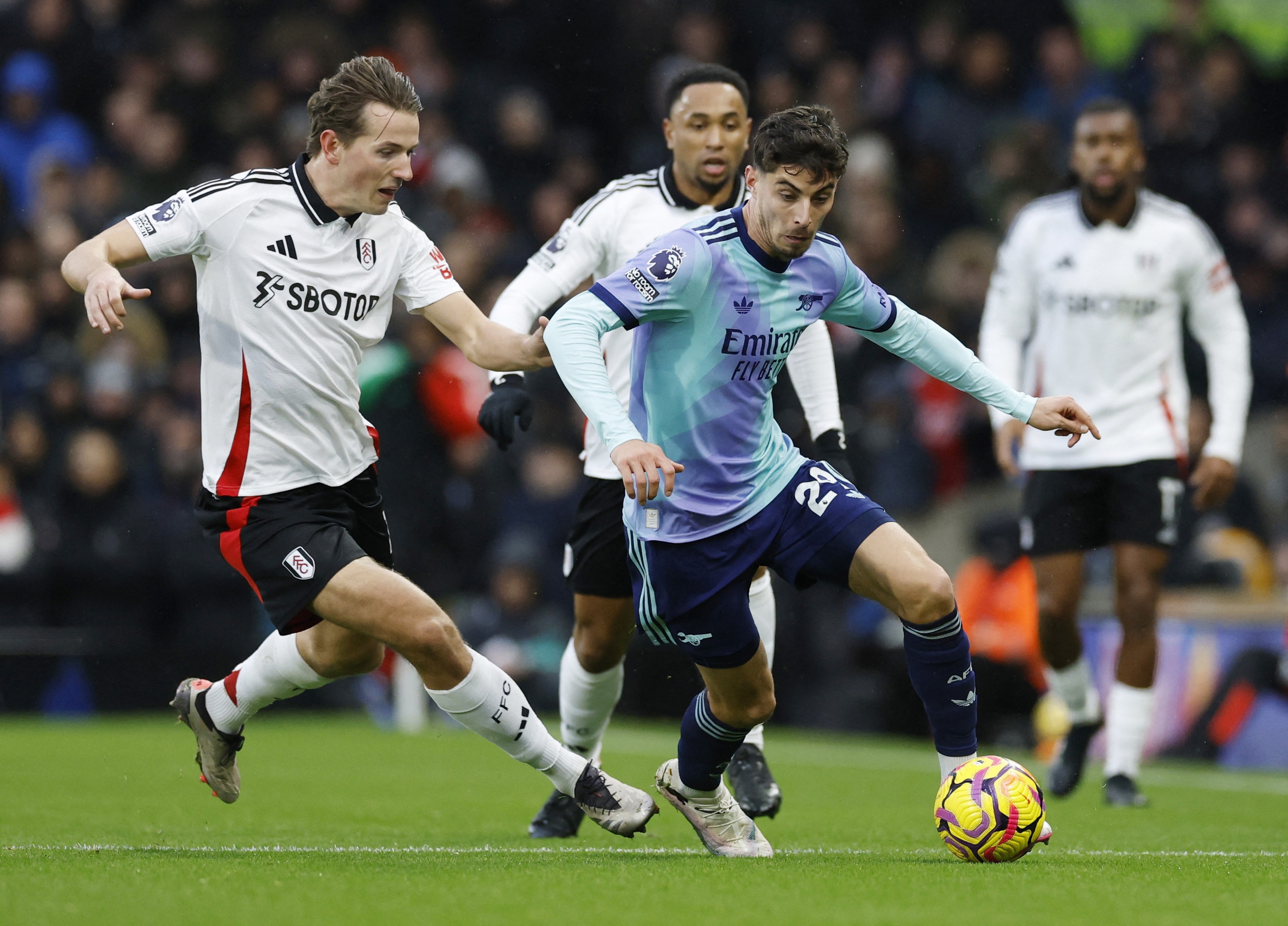 Arsenal bị ngáng chân ở Craven Cottage, lỡ cơ hội áp sát Liverpool - Ảnh 3.