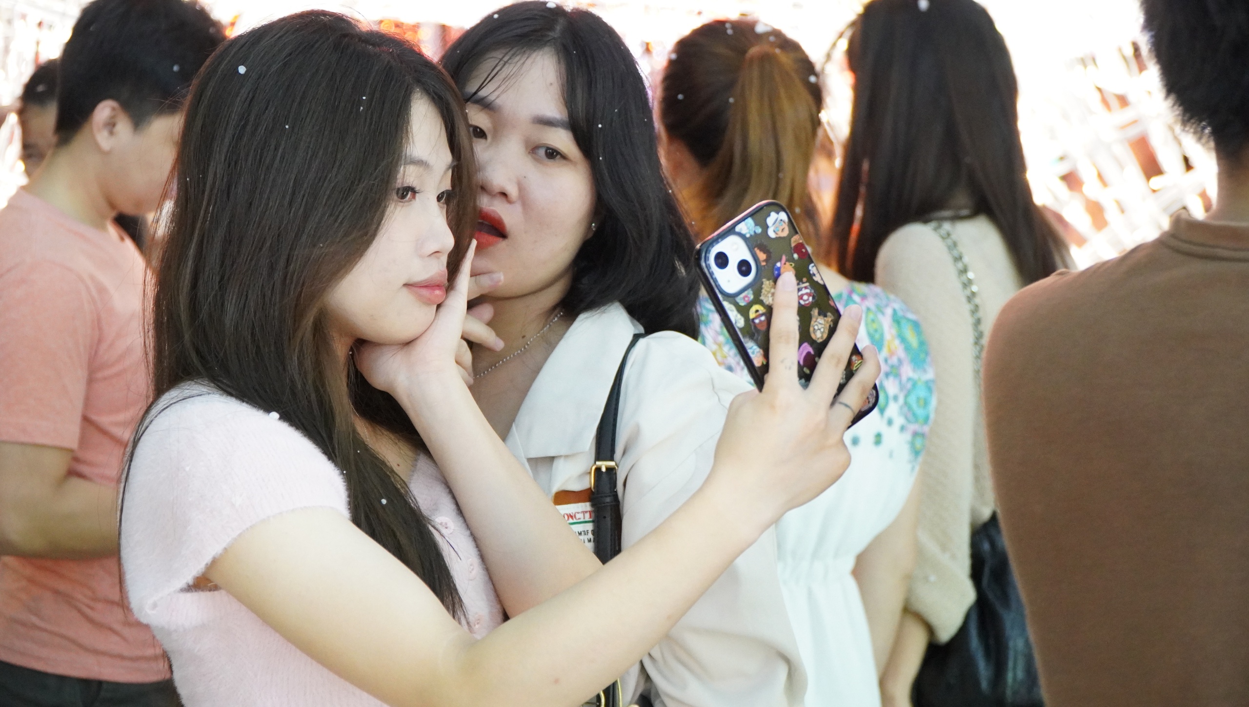 Nhộn nhịp check in “Con đường ánh sáng” tại Gigamall - Ảnh 9. Nhộn nhịp check in “Con đường ánh sáng” tại Gigamall - Ảnh 9.
