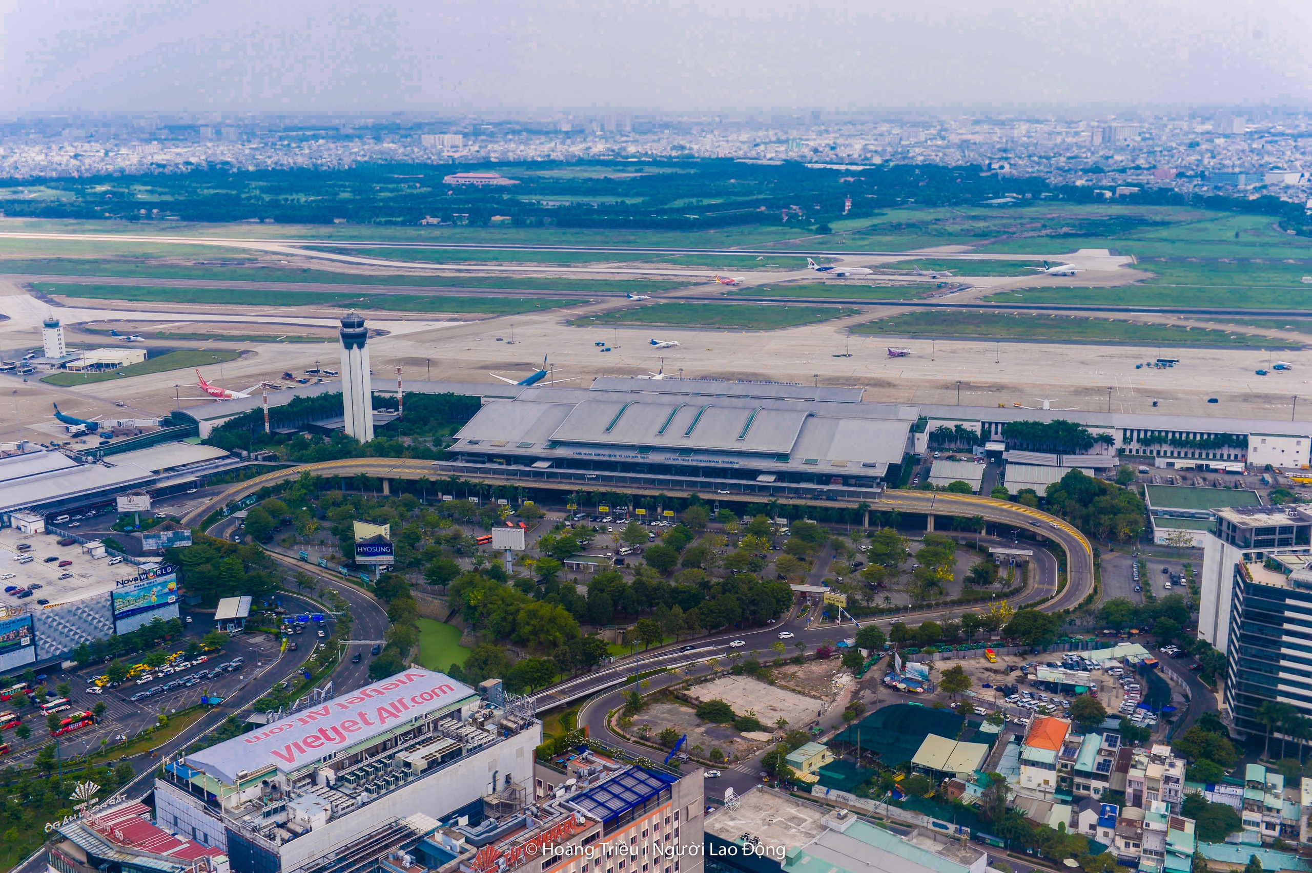 Nghề “bắt mạch ông trời” ở Tân Sơn Nhất- Ảnh 27.