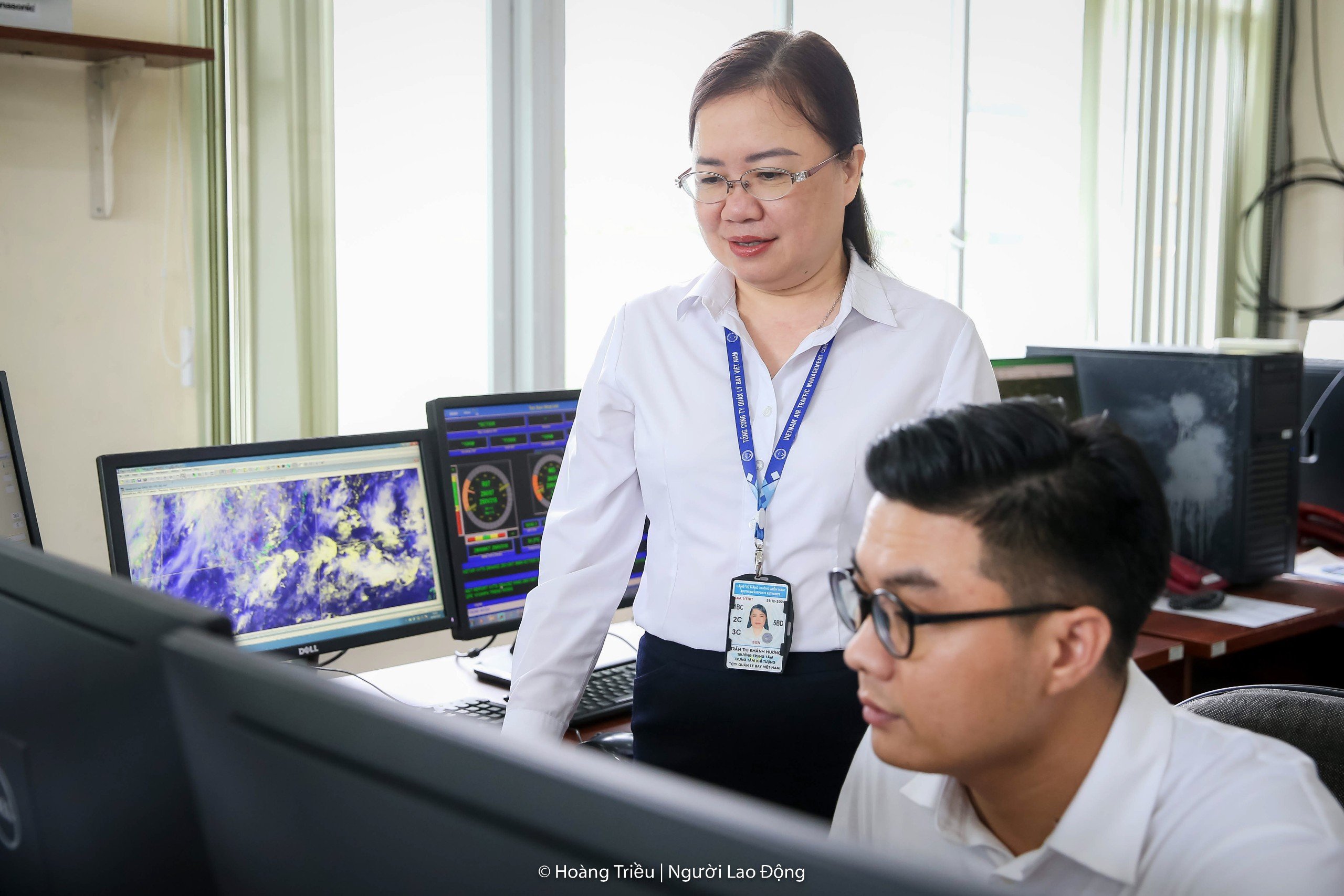 Nghề “bắt mạch ông trời” ở Tân Sơn Nhất- Ảnh 3.