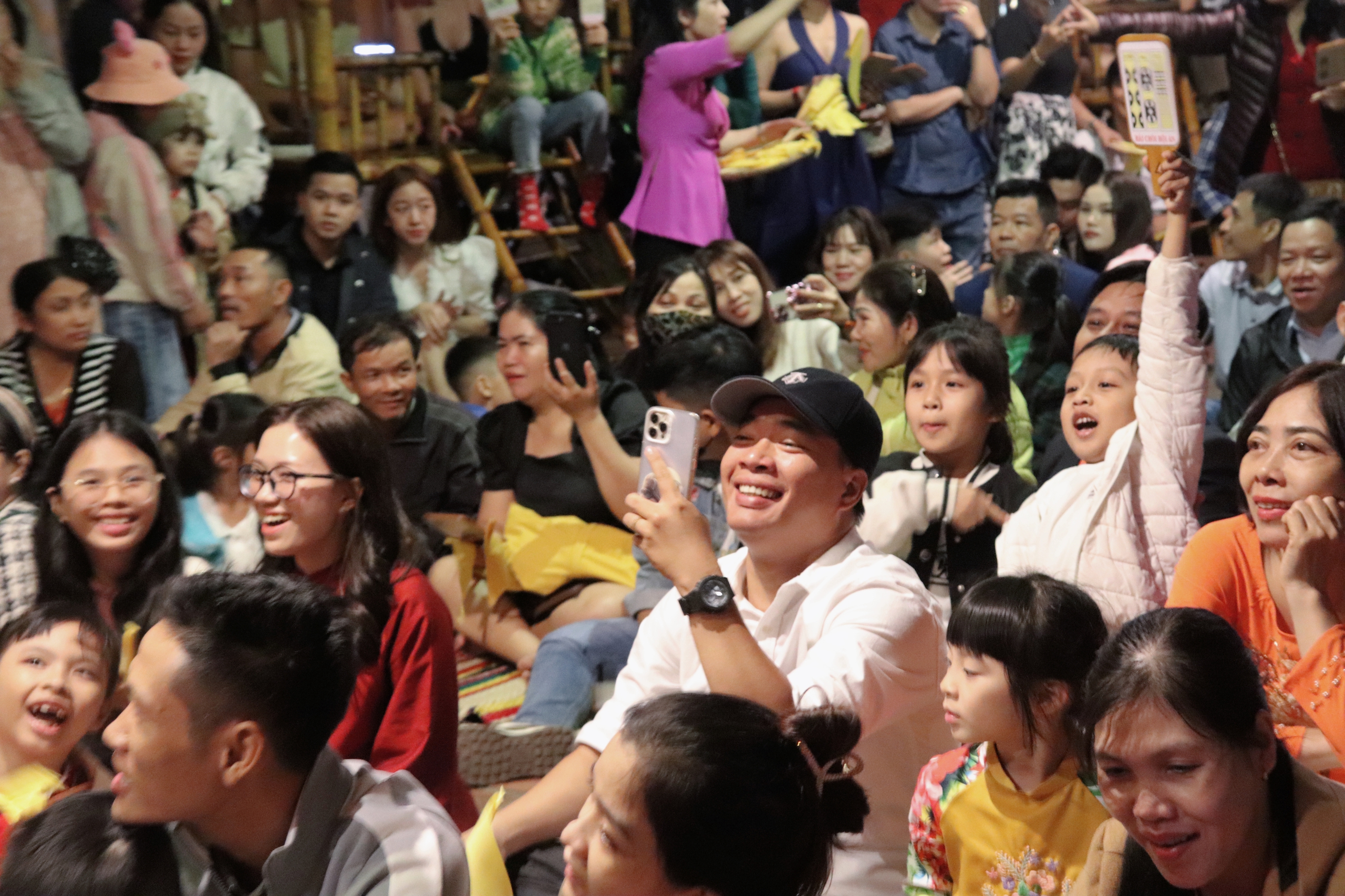 Tet v Hoi An: Užijte si festival Bài Chòi - Foto 1. Tết về Hội An vui hội Bài Chòi- Ảnh 1.