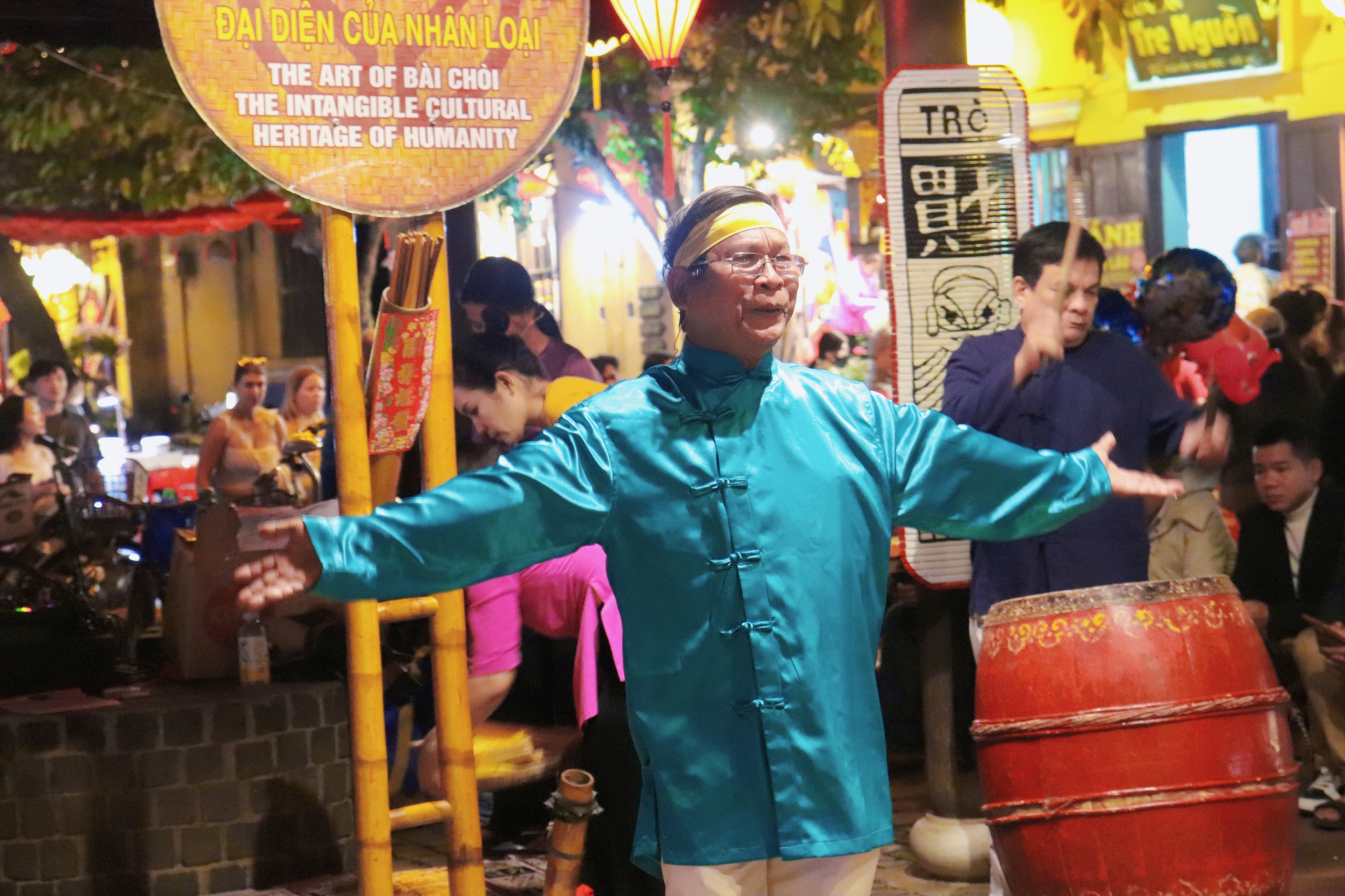 Tet v Hoi An: Užijte si festival Bài Chòi - Foto 3. Tết về Hội An vui hội Bài Chòi- Ảnh 3.